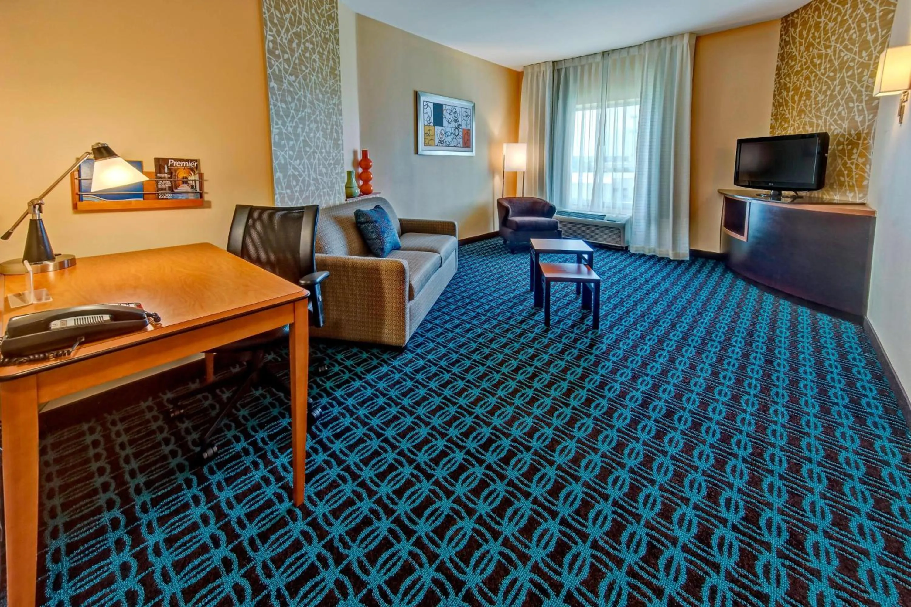 Living room, Bed in Fairfield Inn and Suites by Marriott Weatherford