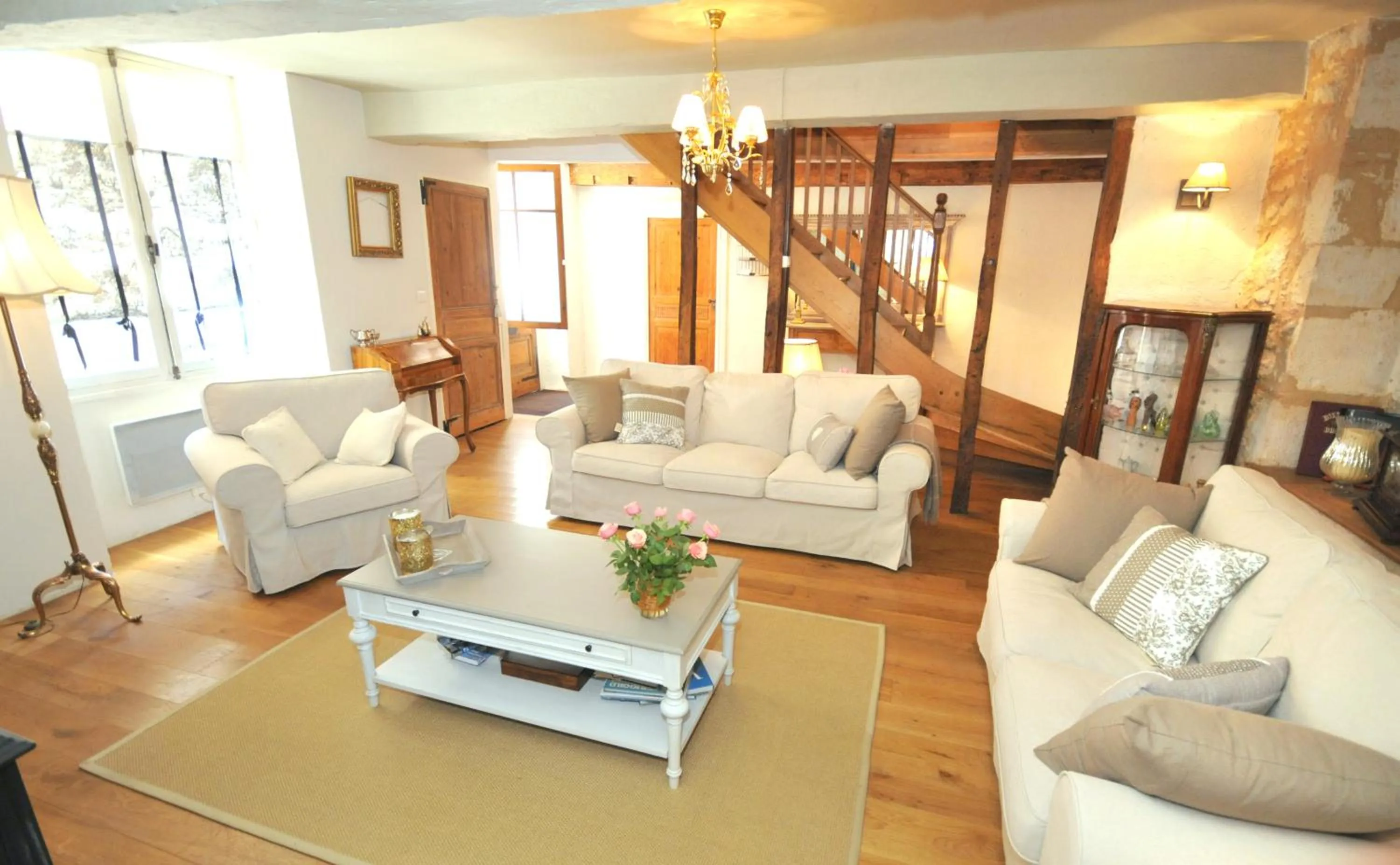 Communal lounge/ TV room in 52 Eymet