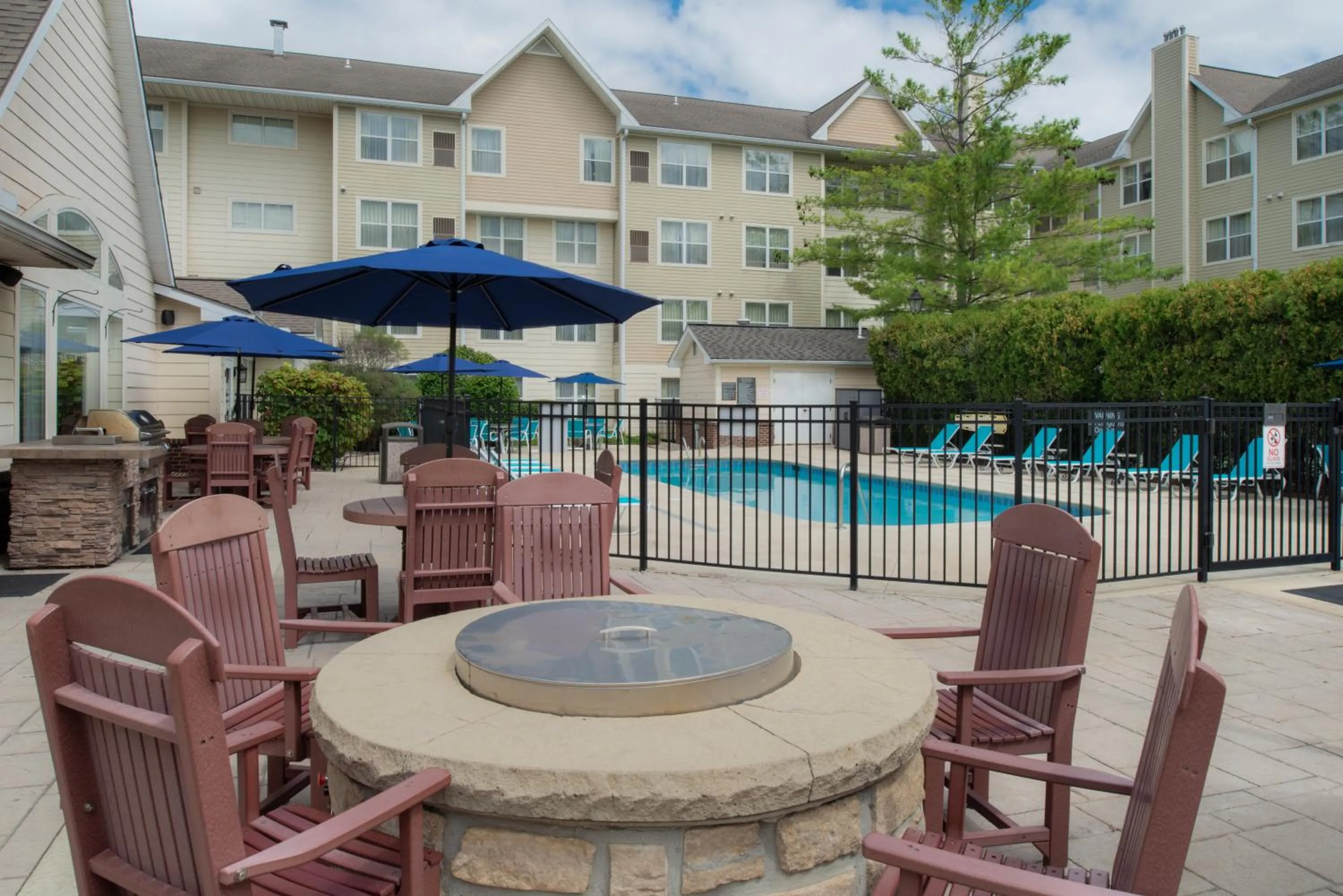 Swimming pool in Residence Inn by Marriott Dayton Troy