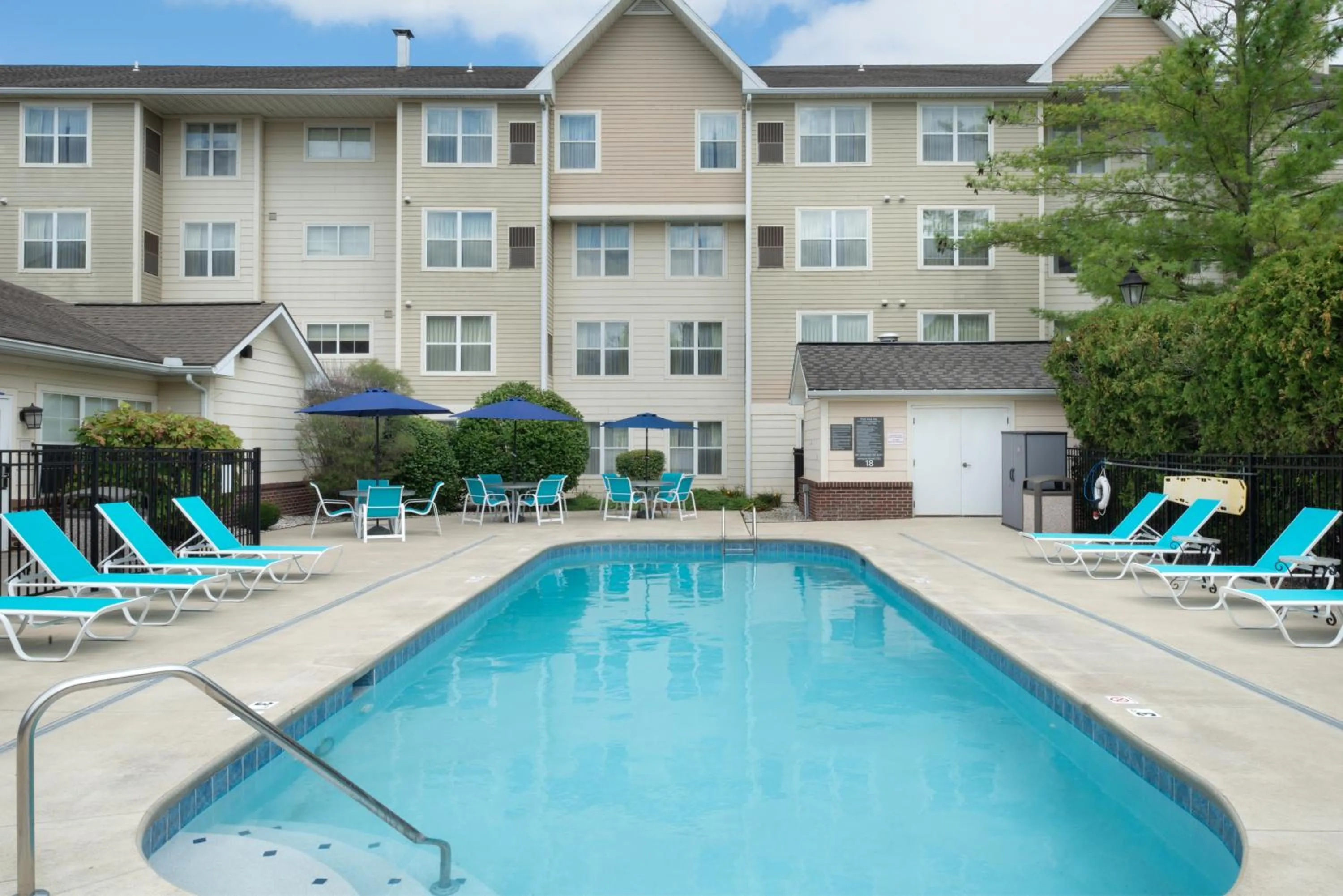 Swimming pool in Residence Inn by Marriott Dayton Troy