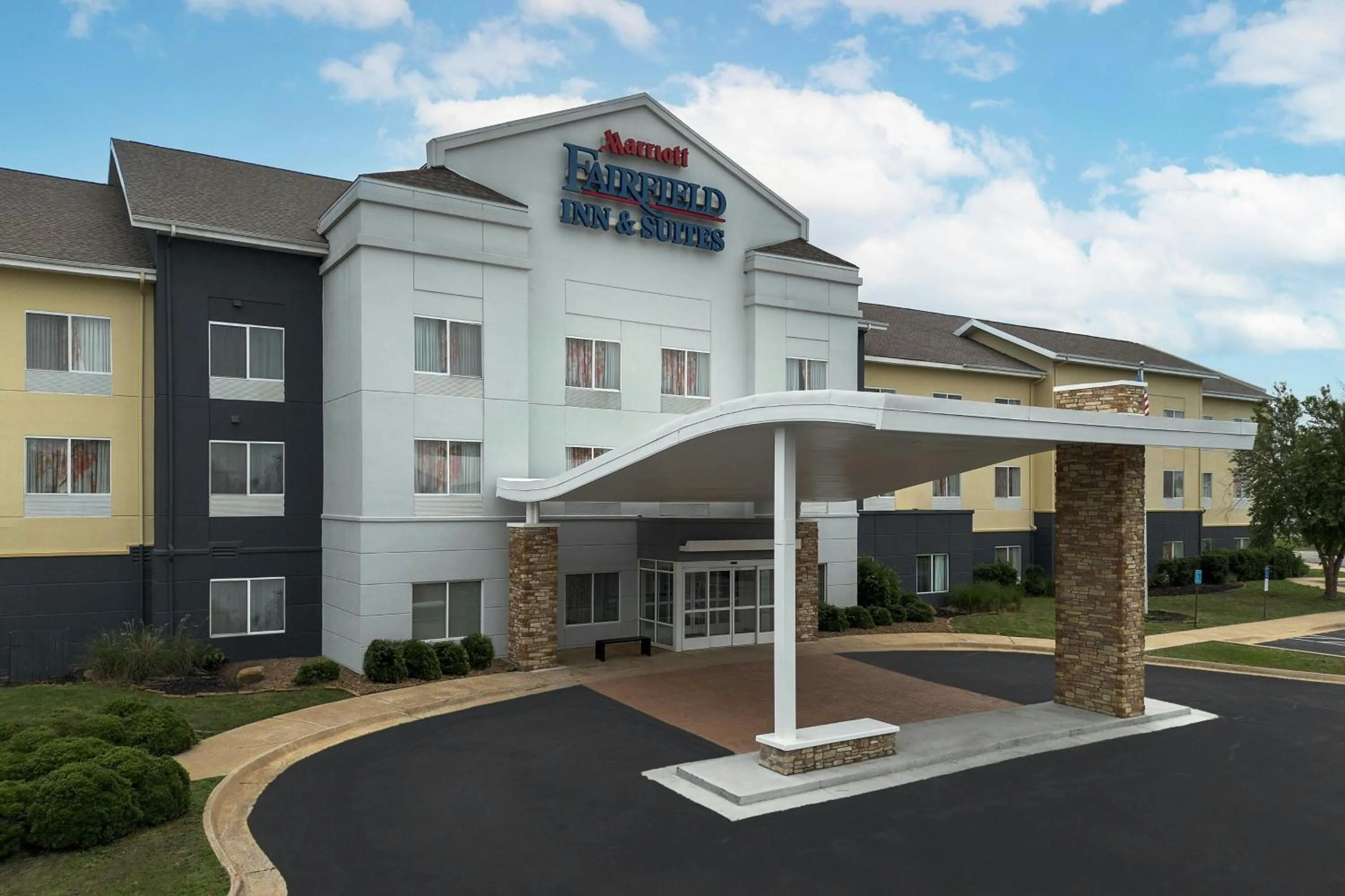 Property building in Fairfield Inn & Suites by Marriott Rogers
