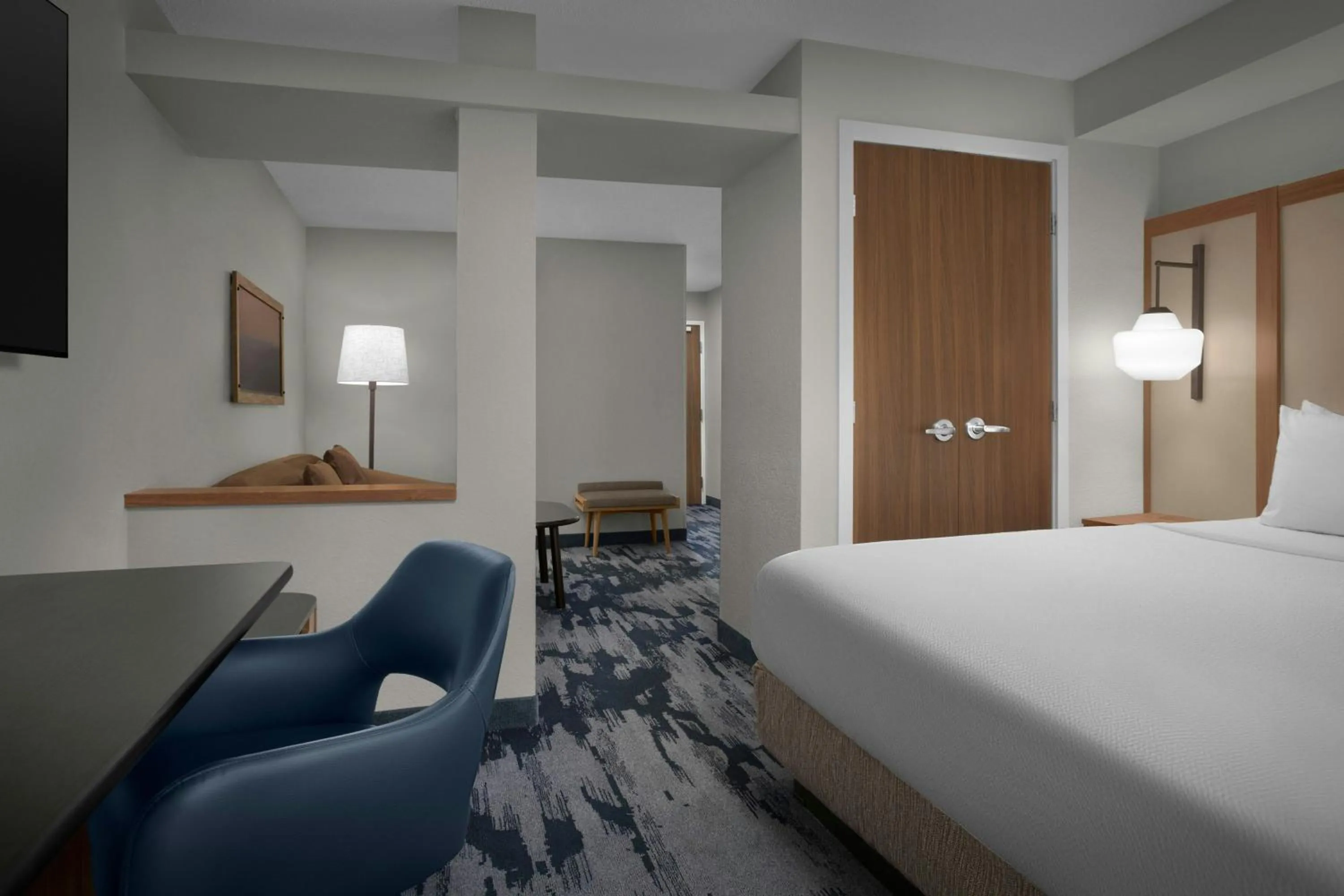 Bedroom, Bed in Fairfield Inn & Suites by Marriott Rogers