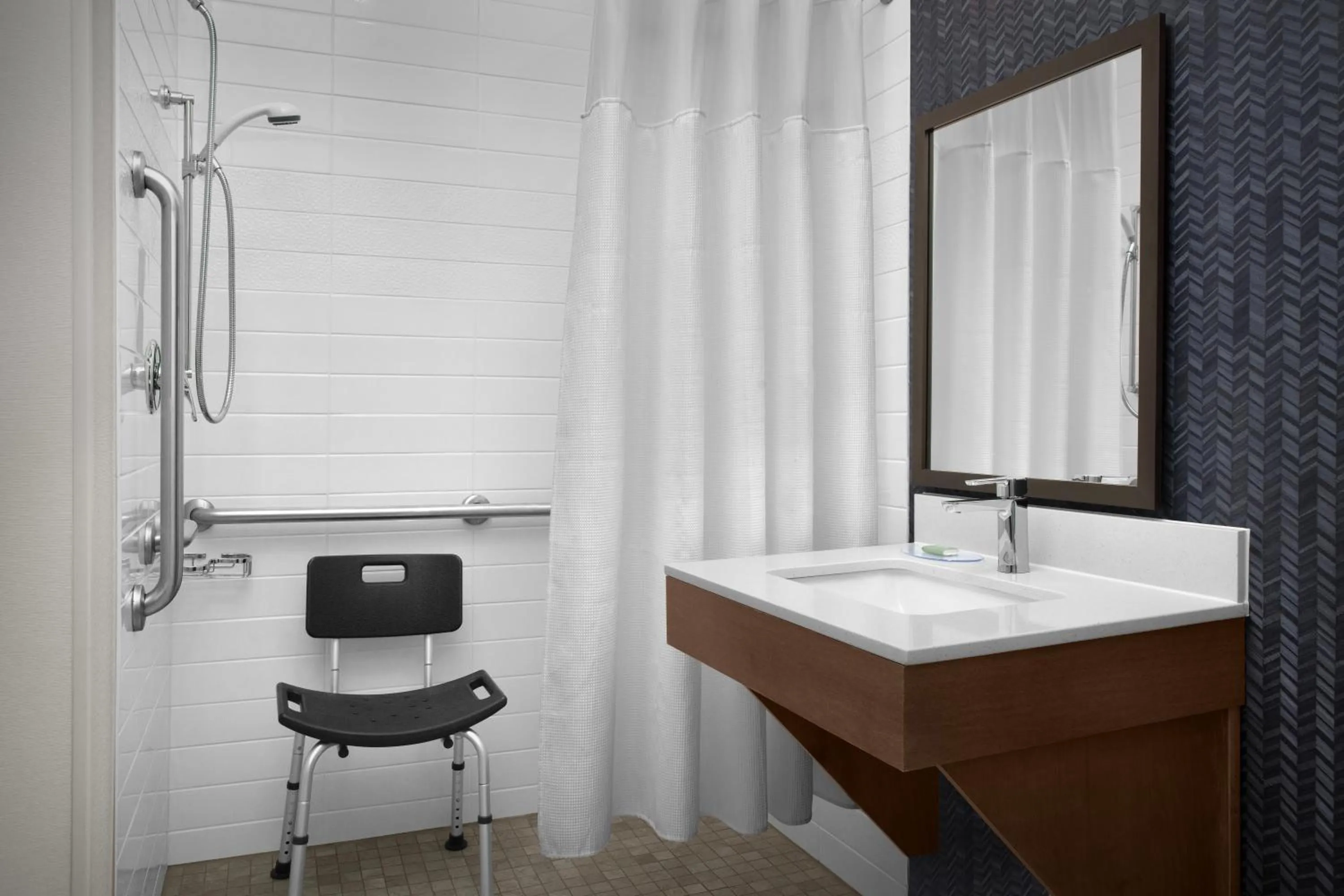 Bathroom in Fairfield Inn & Suites by Marriott Rogers