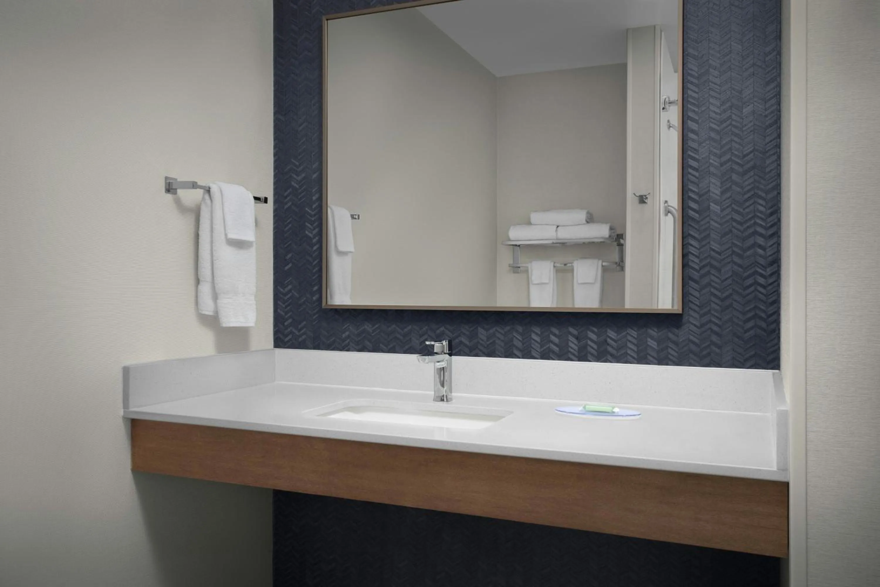 Bathroom in Fairfield Inn & Suites by Marriott Rogers