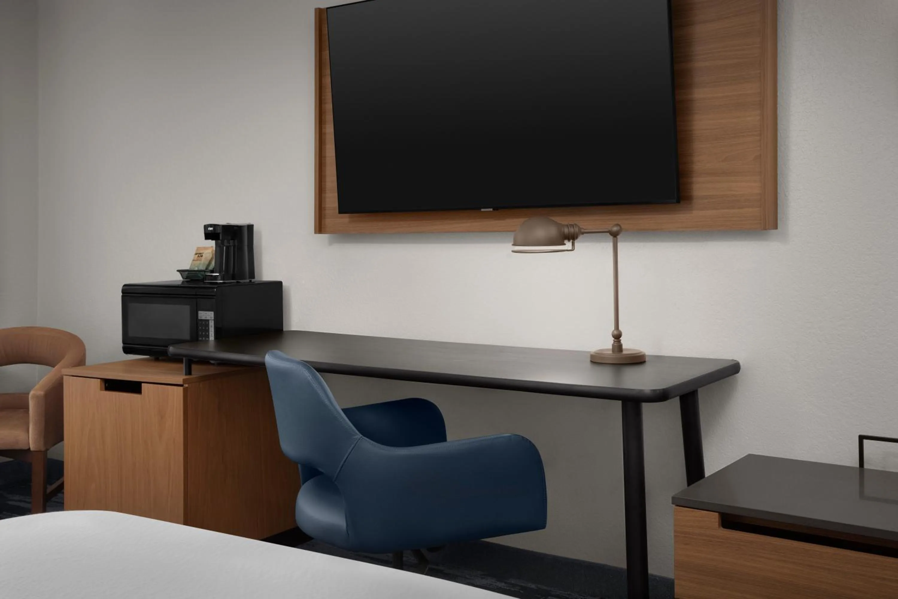 Coffee/tea facilities in Fairfield Inn & Suites by Marriott Rogers