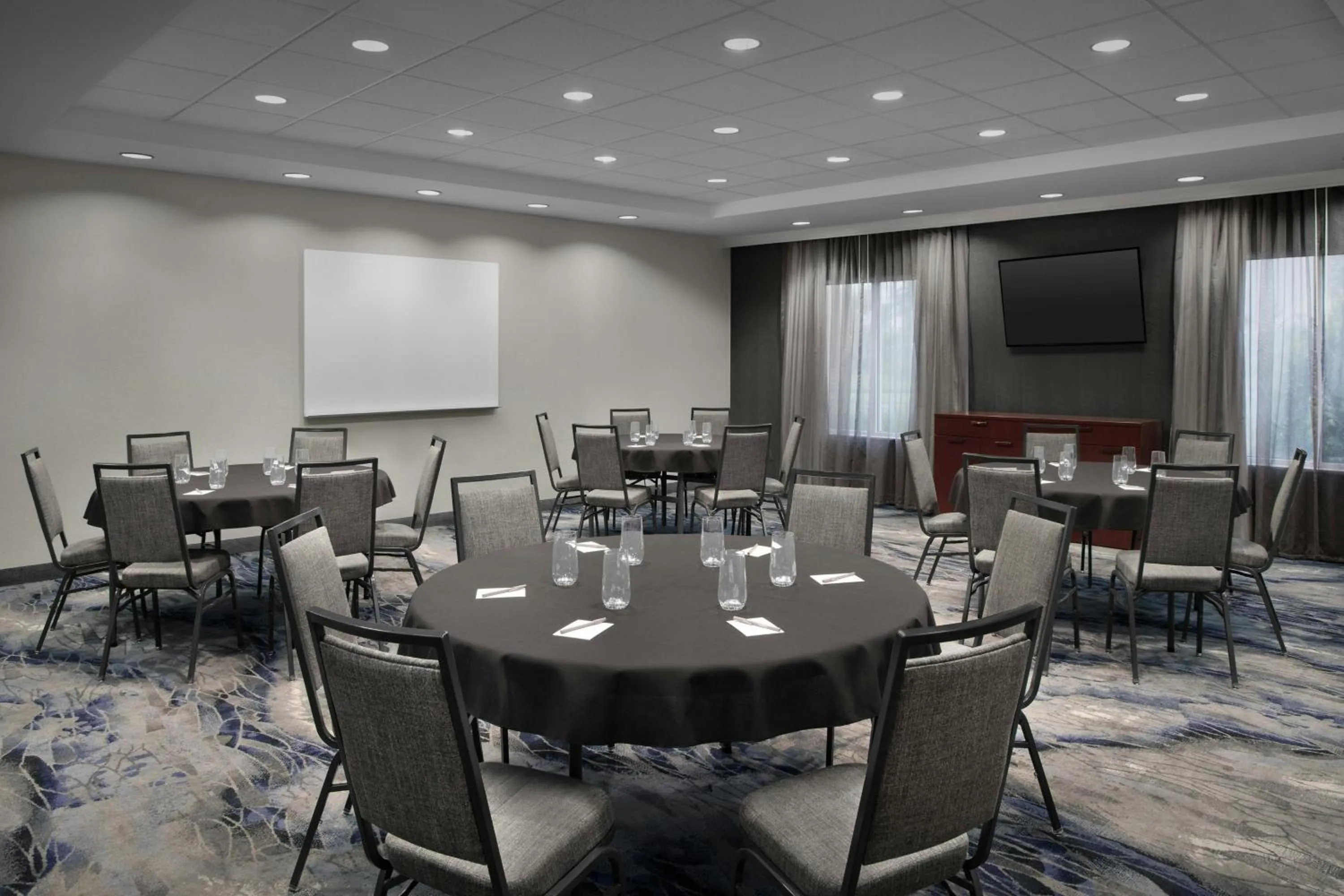 Meeting/conference room in Fairfield Inn & Suites by Marriott Rogers