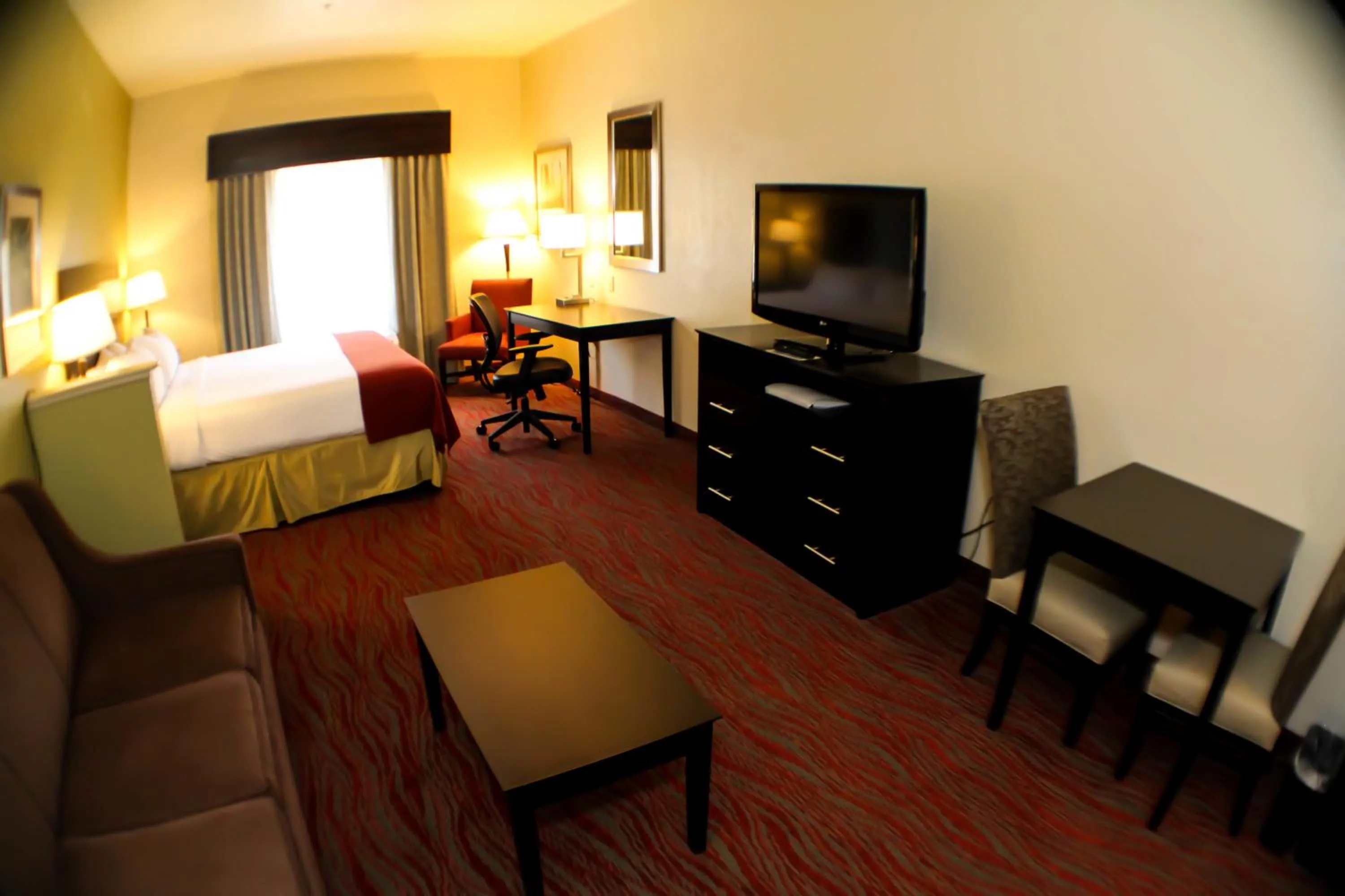 TV and multimedia, Bed in Holiday Inn Express & Suites Indianapolis North - Carmel by IHG