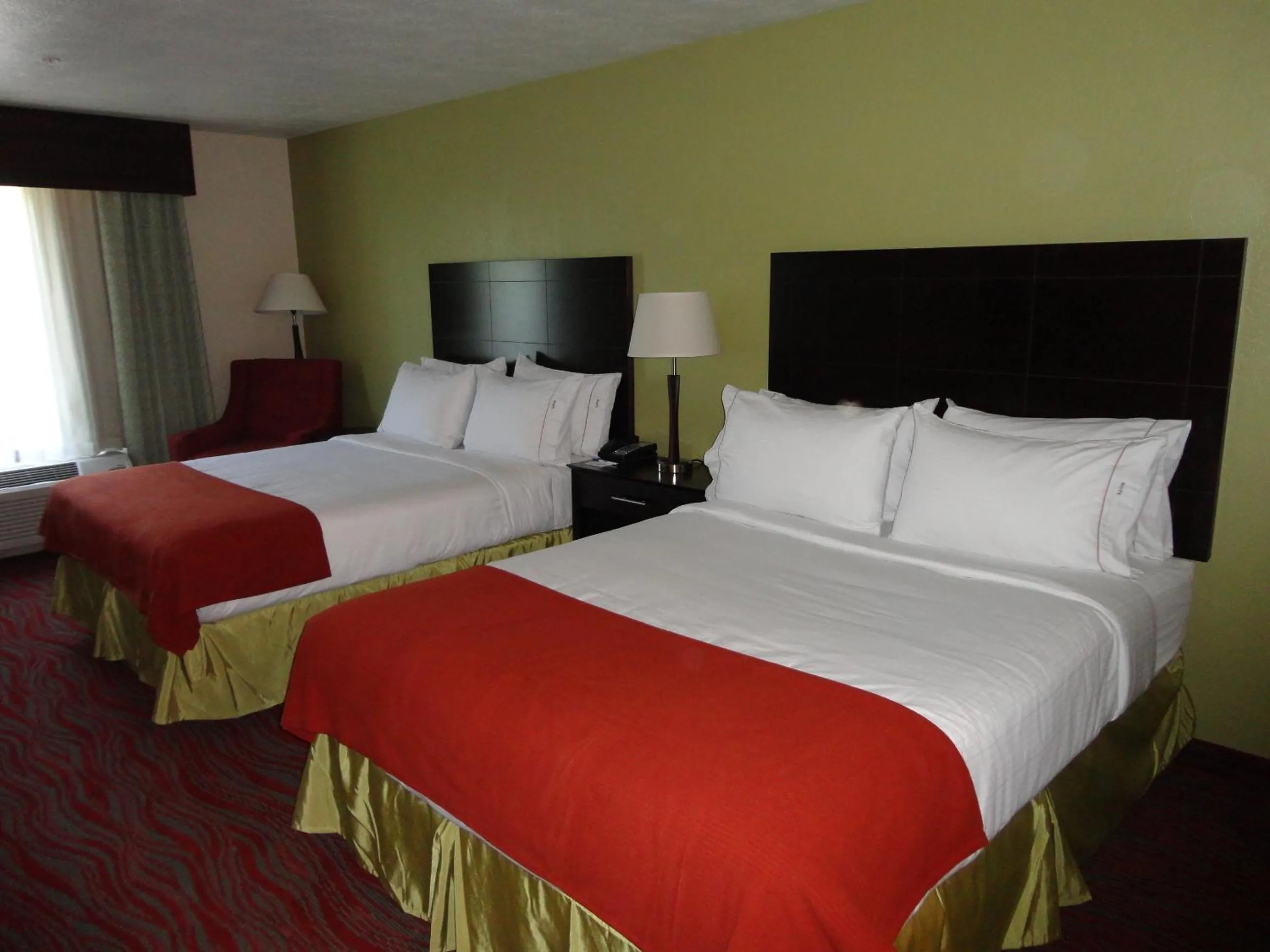 Bedroom, Bed in Holiday Inn Express & Suites Indianapolis North - Carmel by IHG
