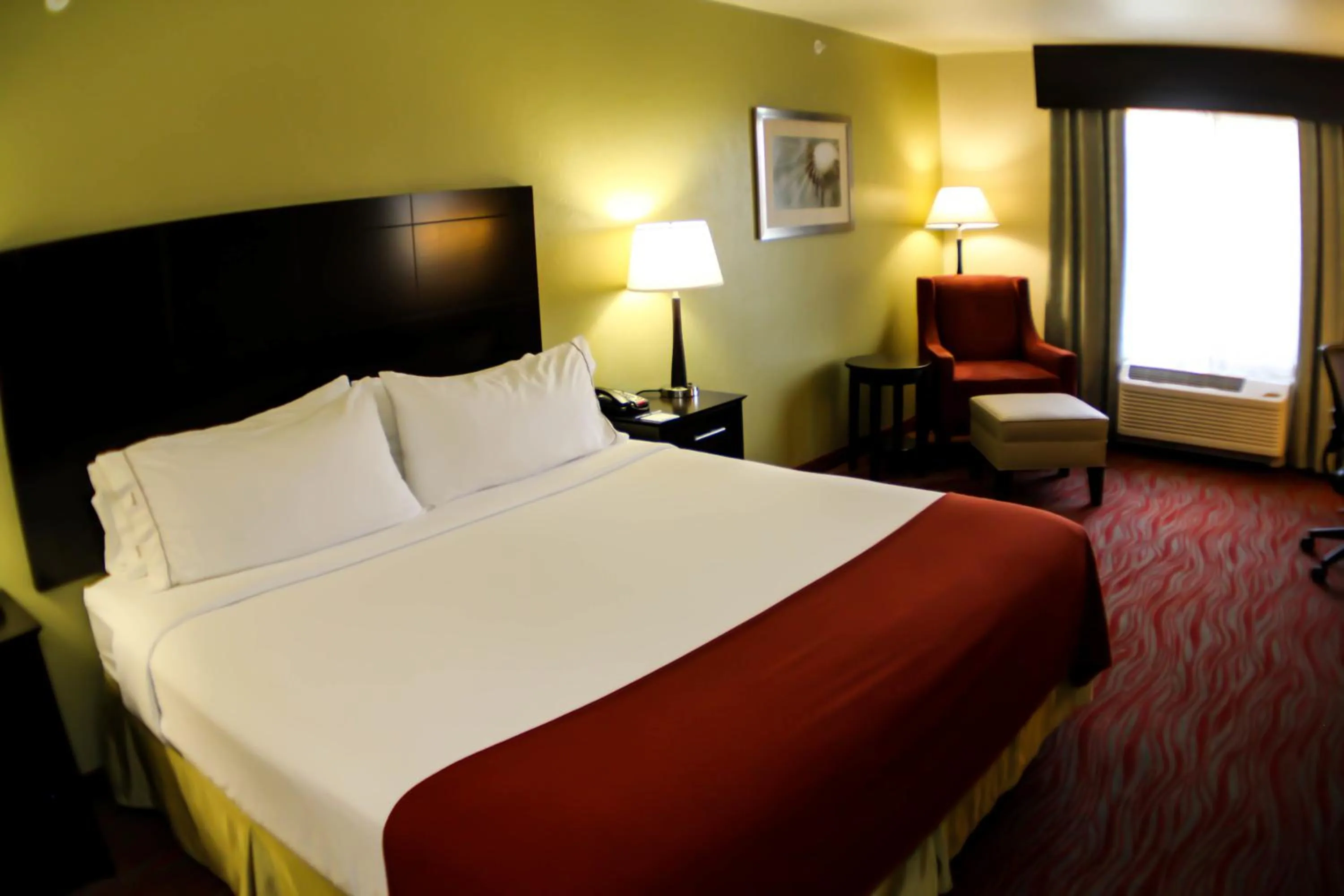 Bedroom, Bed in Holiday Inn Express & Suites Indianapolis North - Carmel by IHG