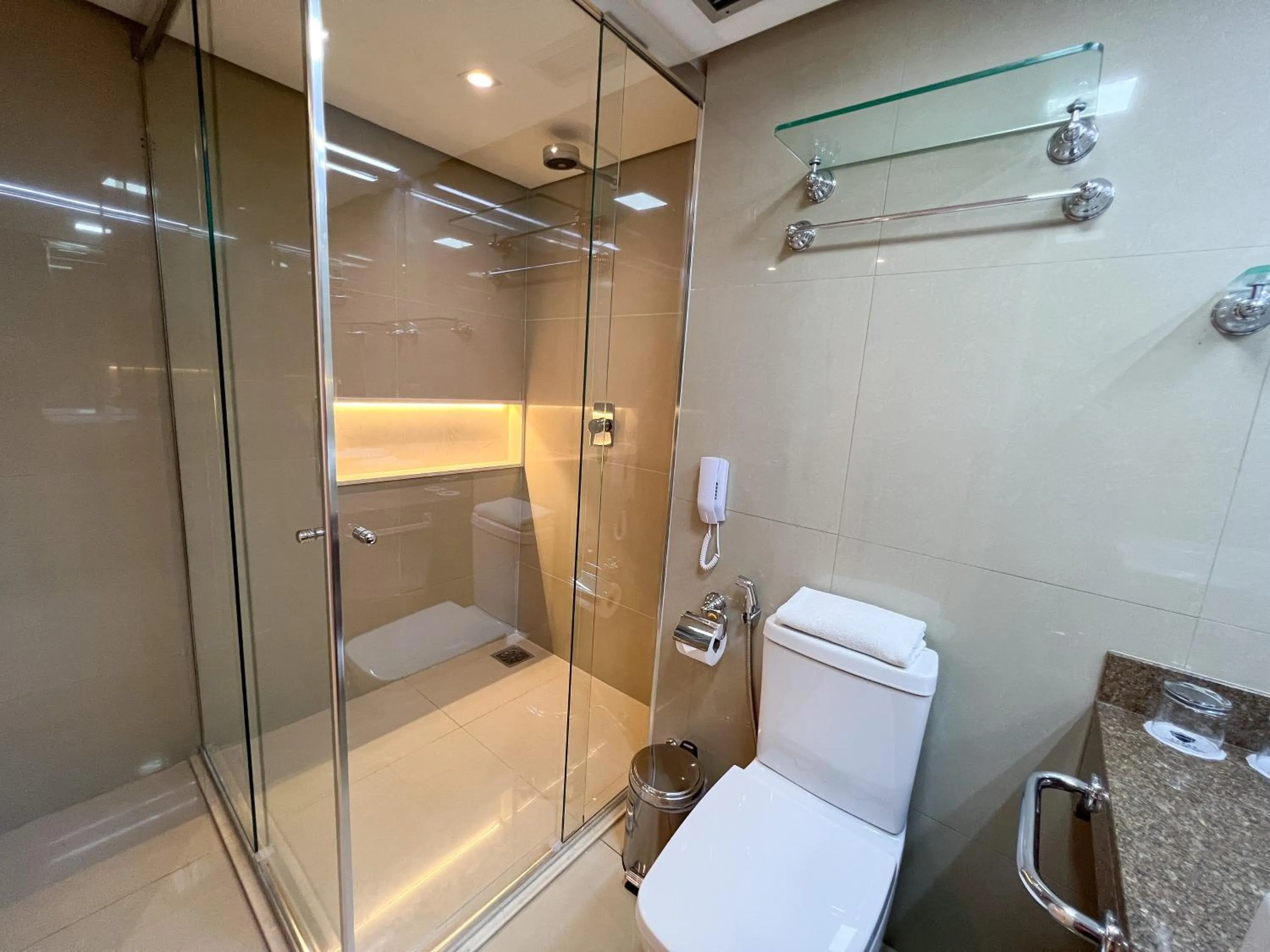 Bathroom in Castro's Park Hotel