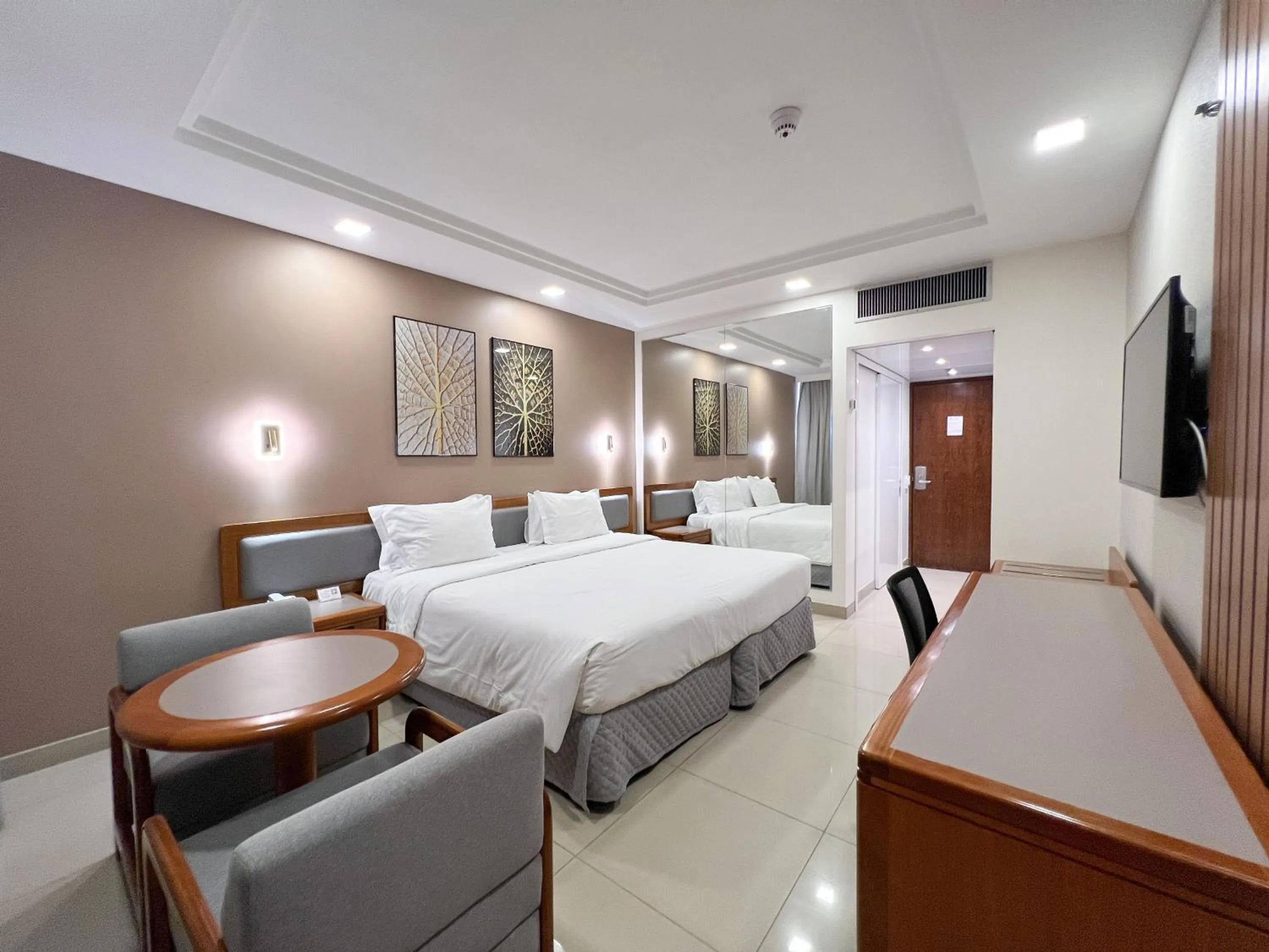 Photo of the whole room, Bed in Castro's Park Hotel