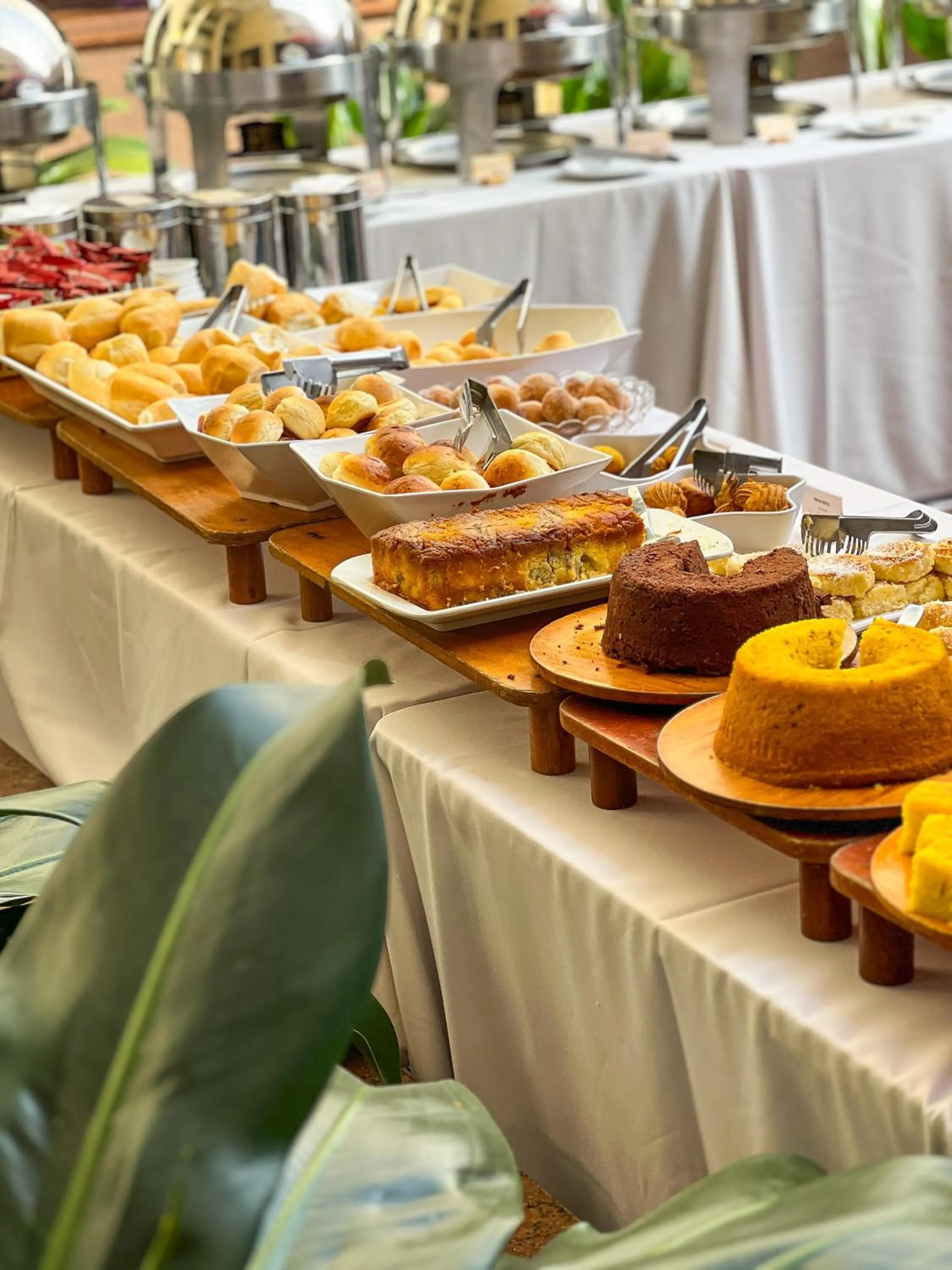 Restaurant/places to eat in Castro's Park Hotel