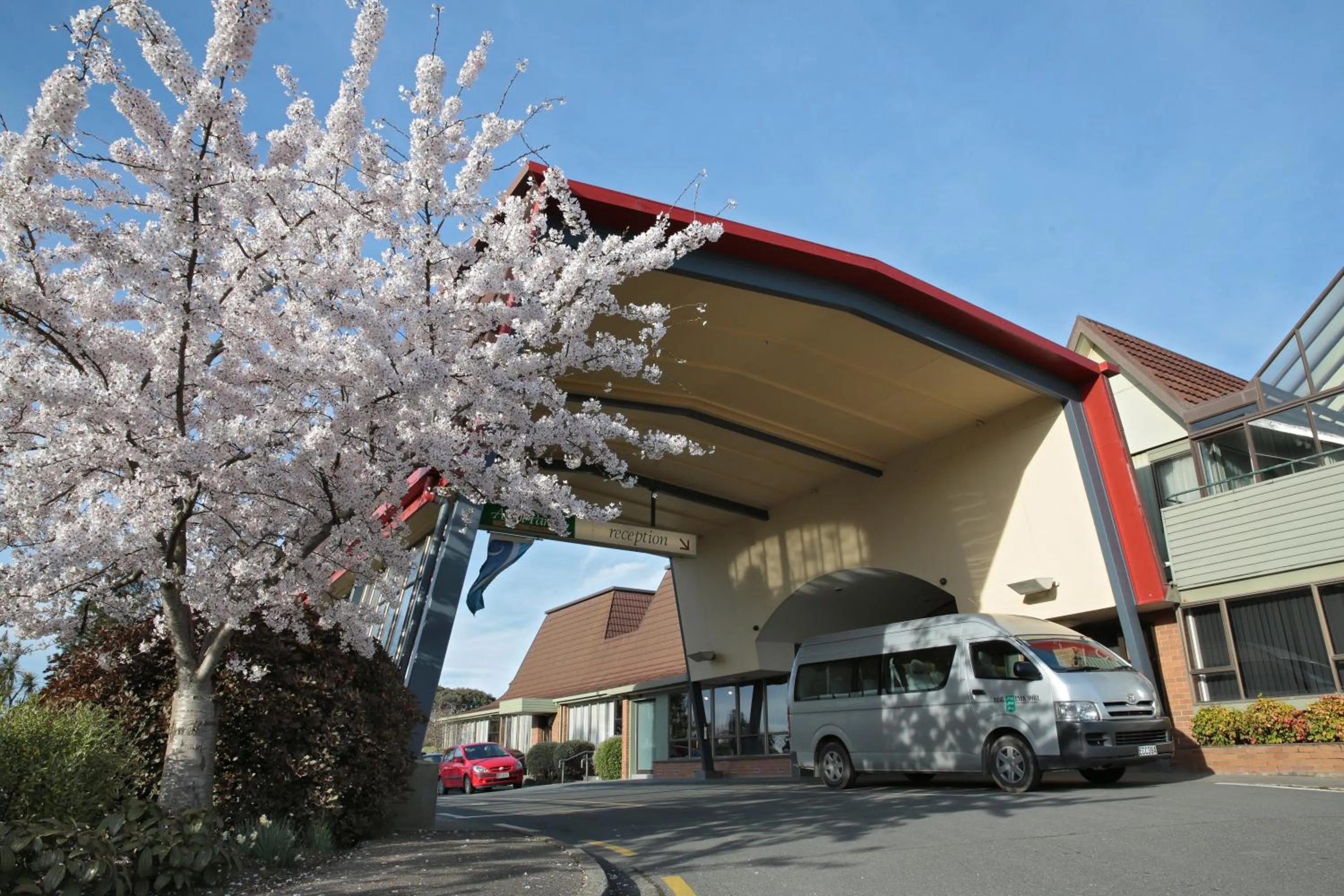 Facade/entrance in Ascot Park Hotel