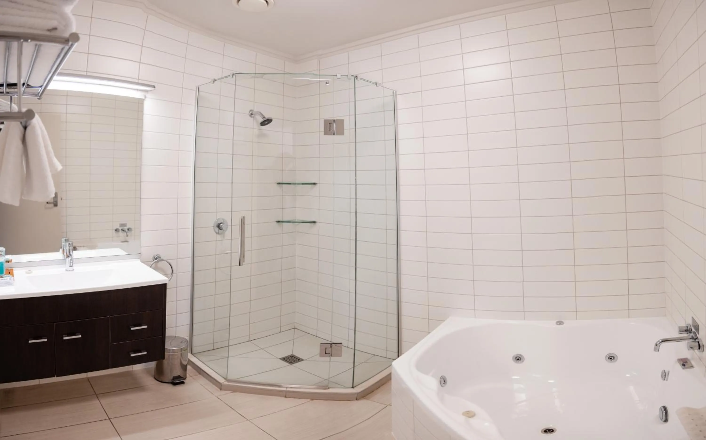 Shower in Ascot Park Hotel