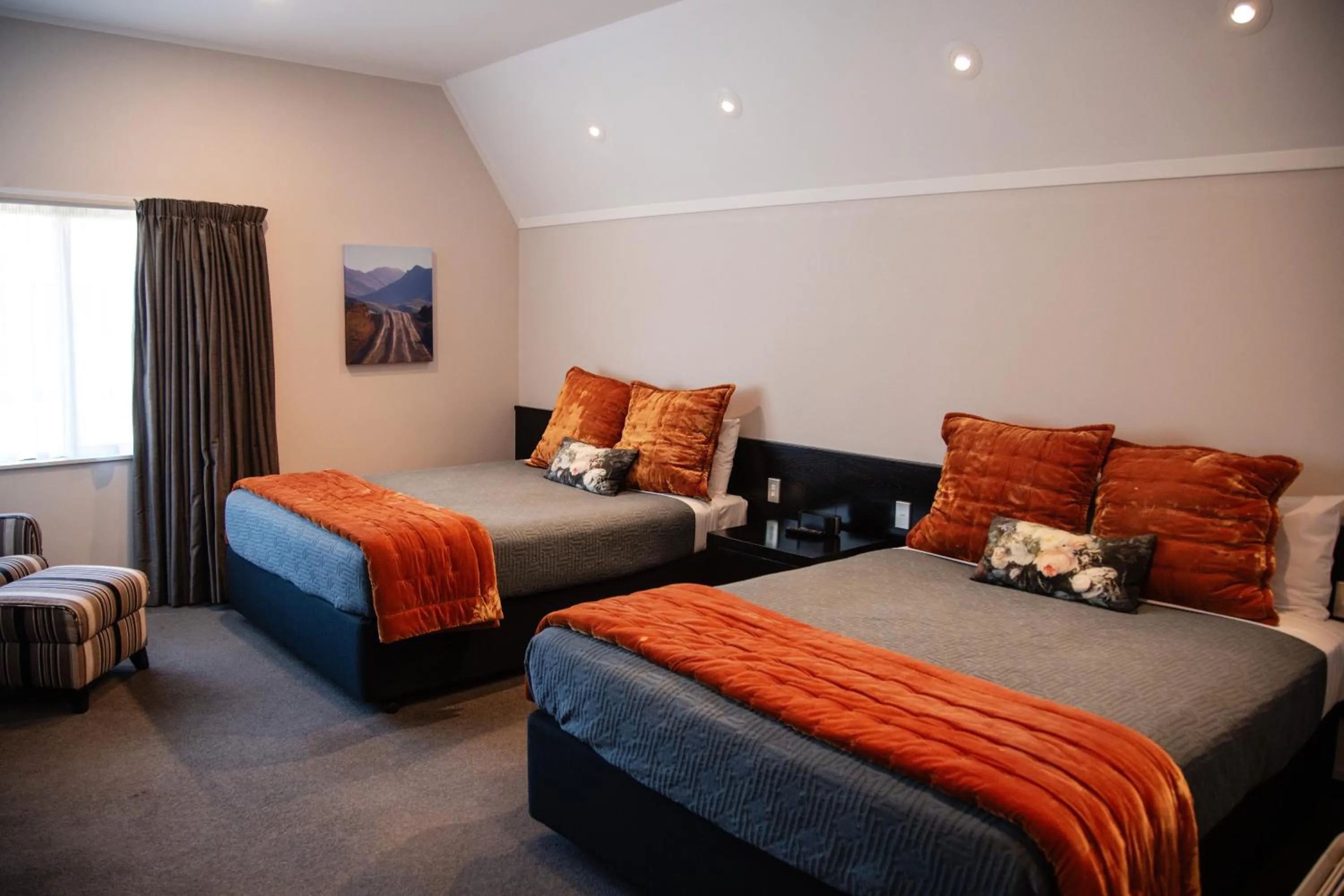 Photo of the whole room, Bed in Ascot Park Hotel