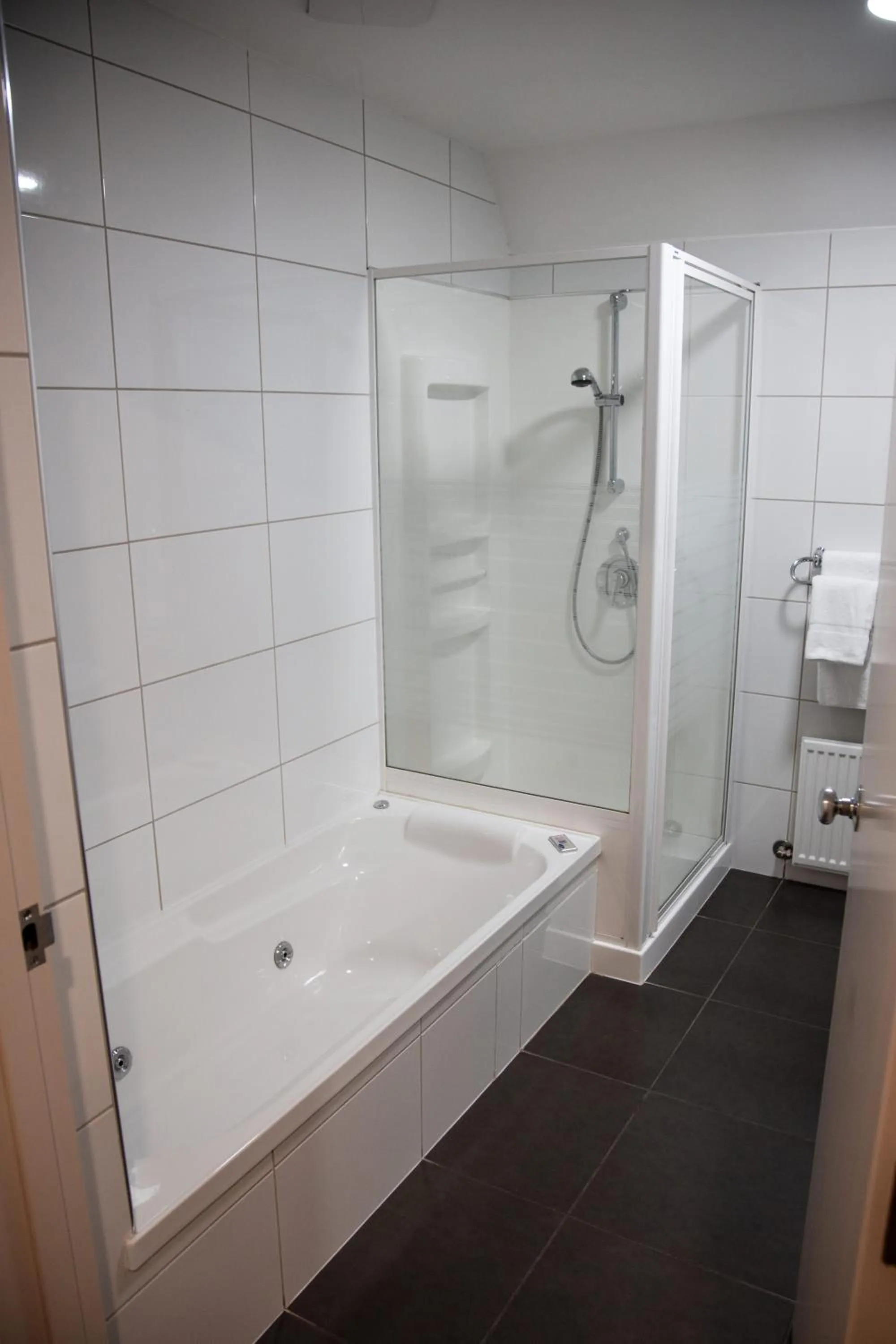 Shower in Ascot Park Hotel