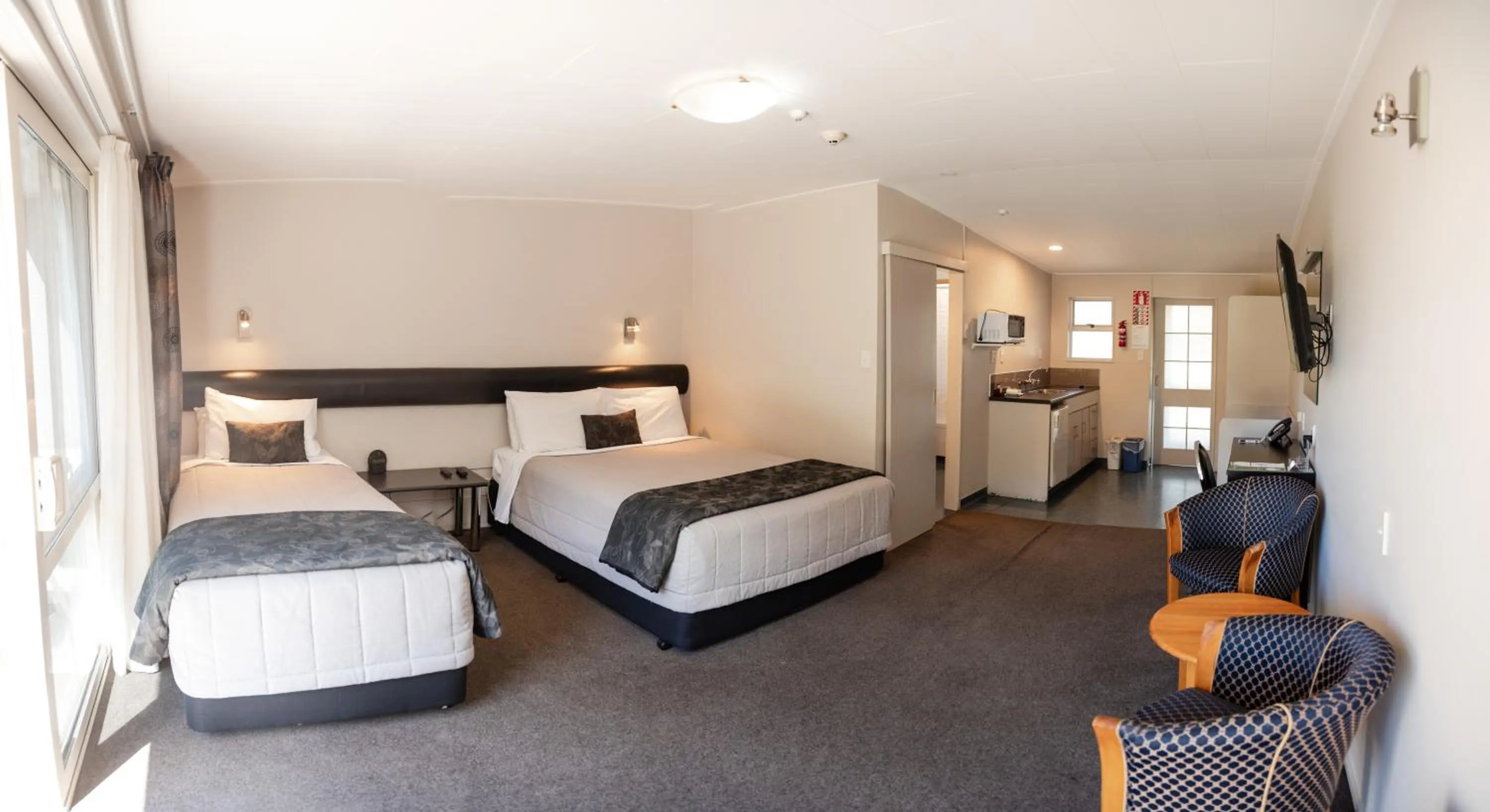 Photo of the whole room, Bed in Ascot Park Hotel