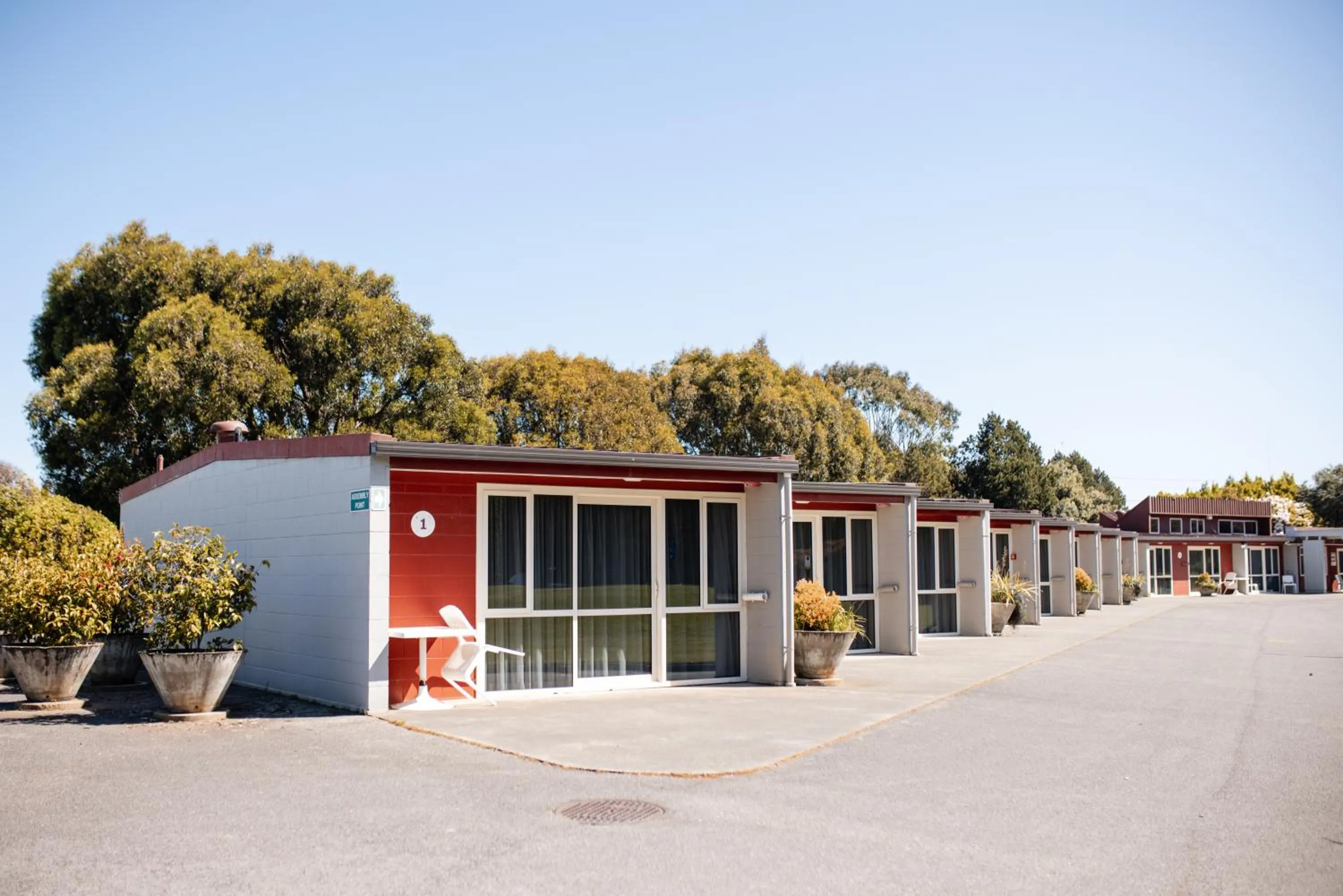 Property building in Ascot Park Hotel