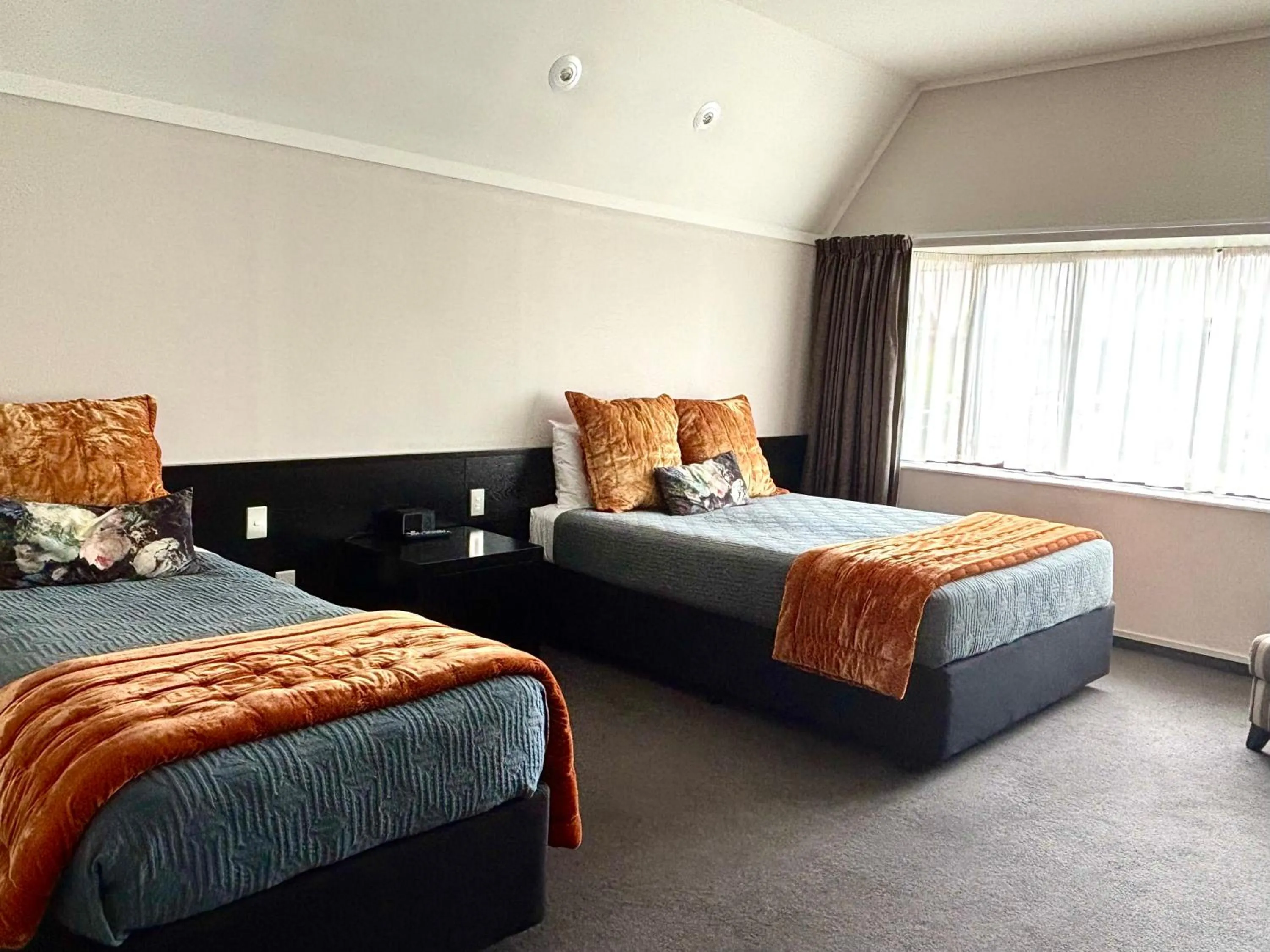 Bed in Ascot Park Hotel