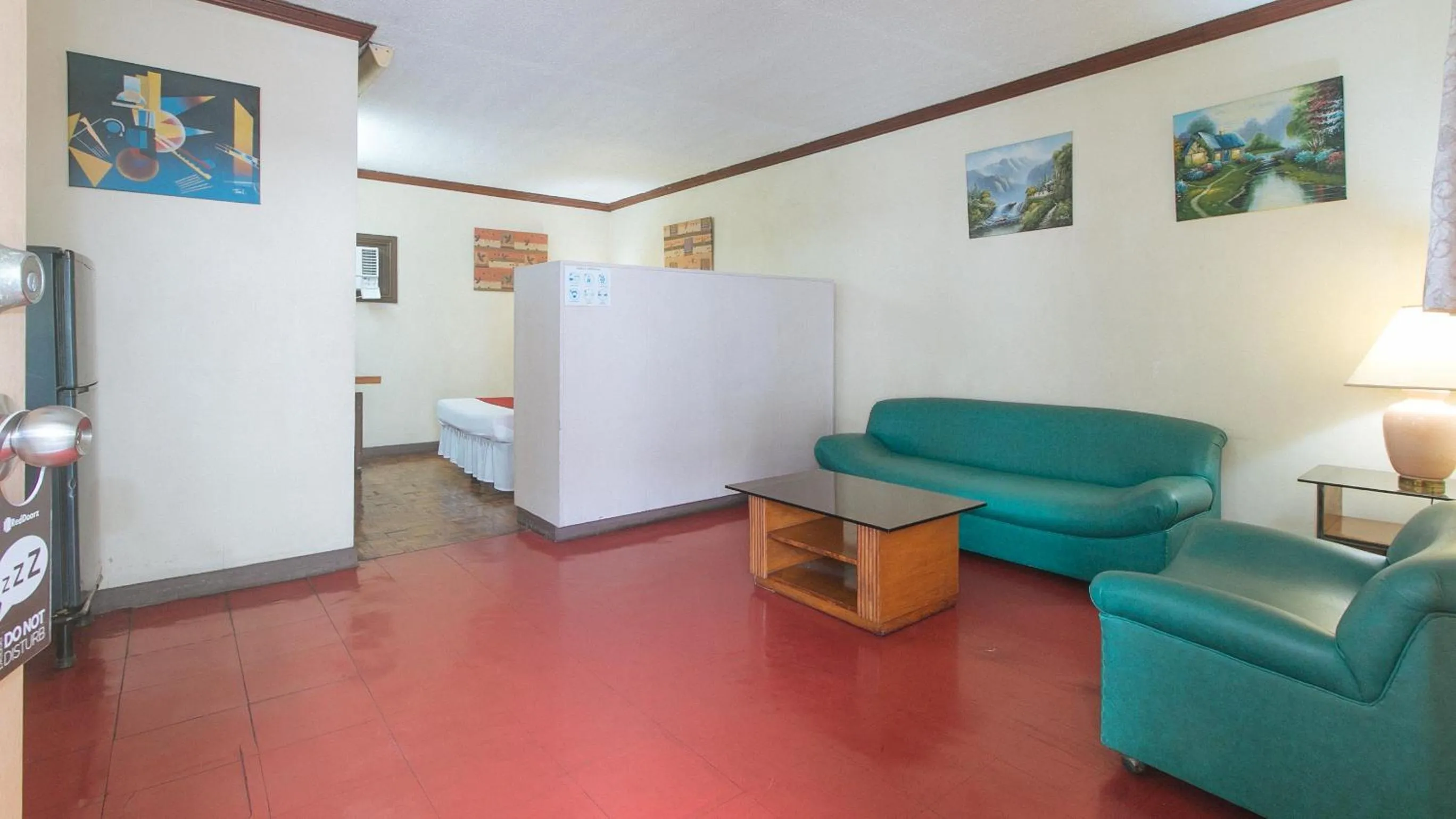 Seating area in RedDoorz at Broadway Court Apartelle Quezon City