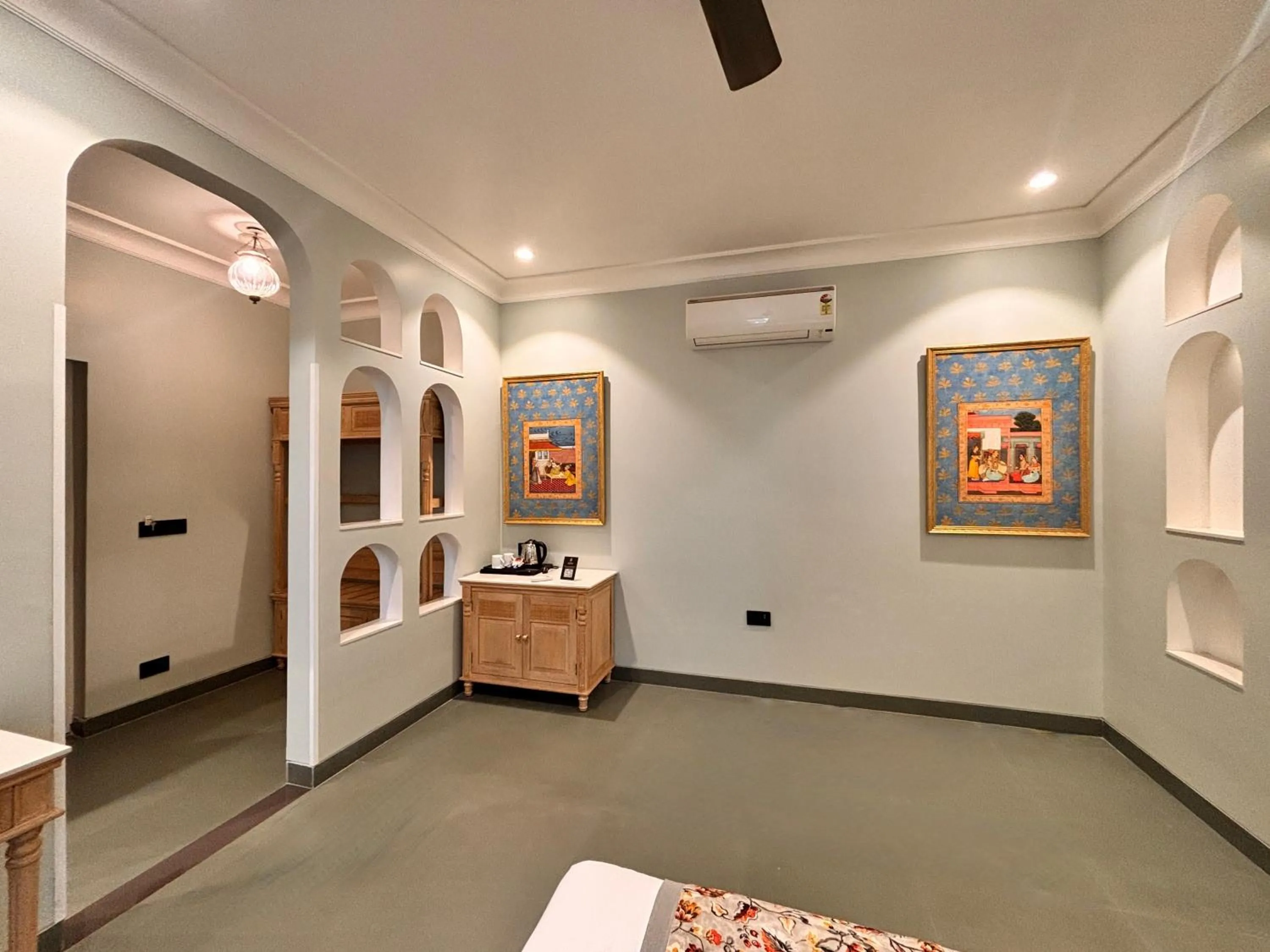 Living room, Bed in Ratnawali – A Vegetarian Heritage Hotel