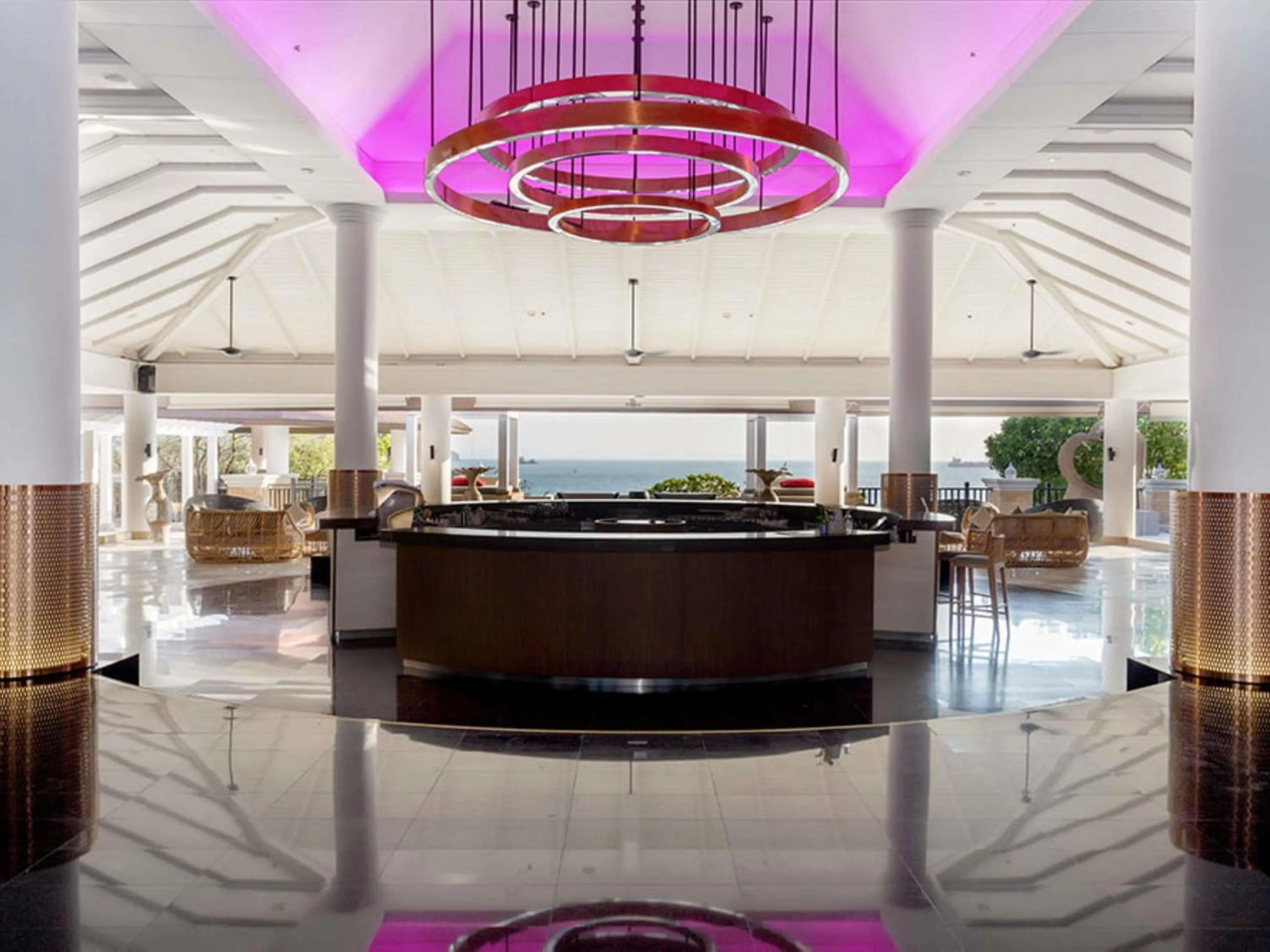 Lounge or bar in Pullman Phuket Panwa Beach Resort