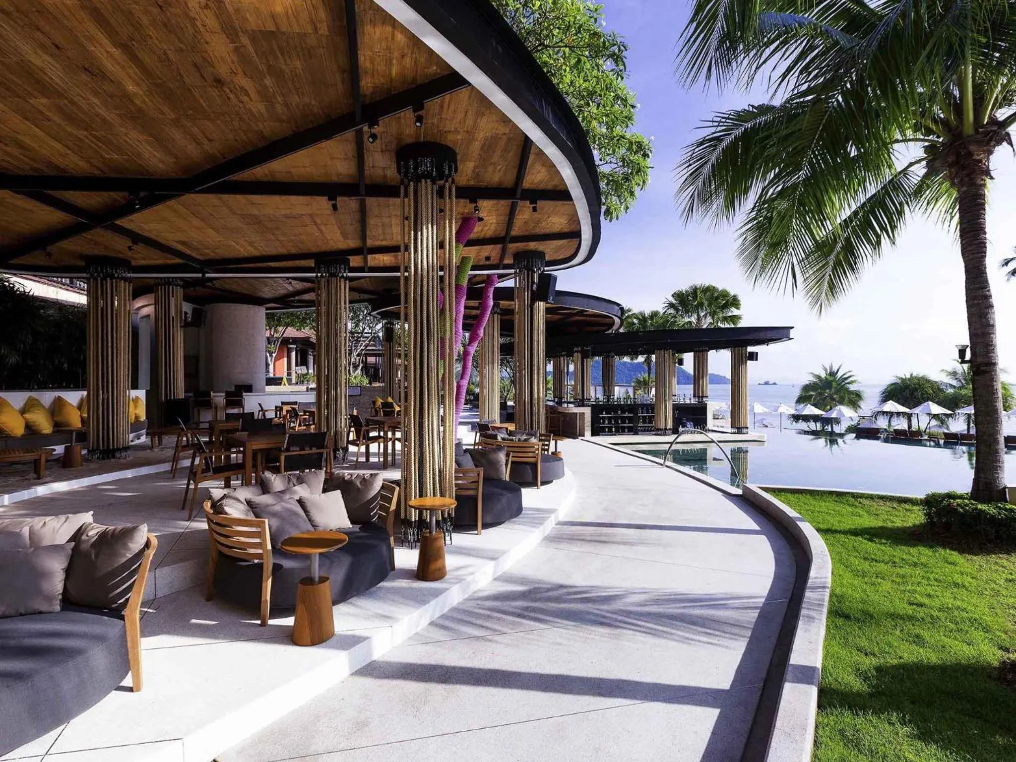Lounge or bar in Pullman Phuket Panwa Beach Resort