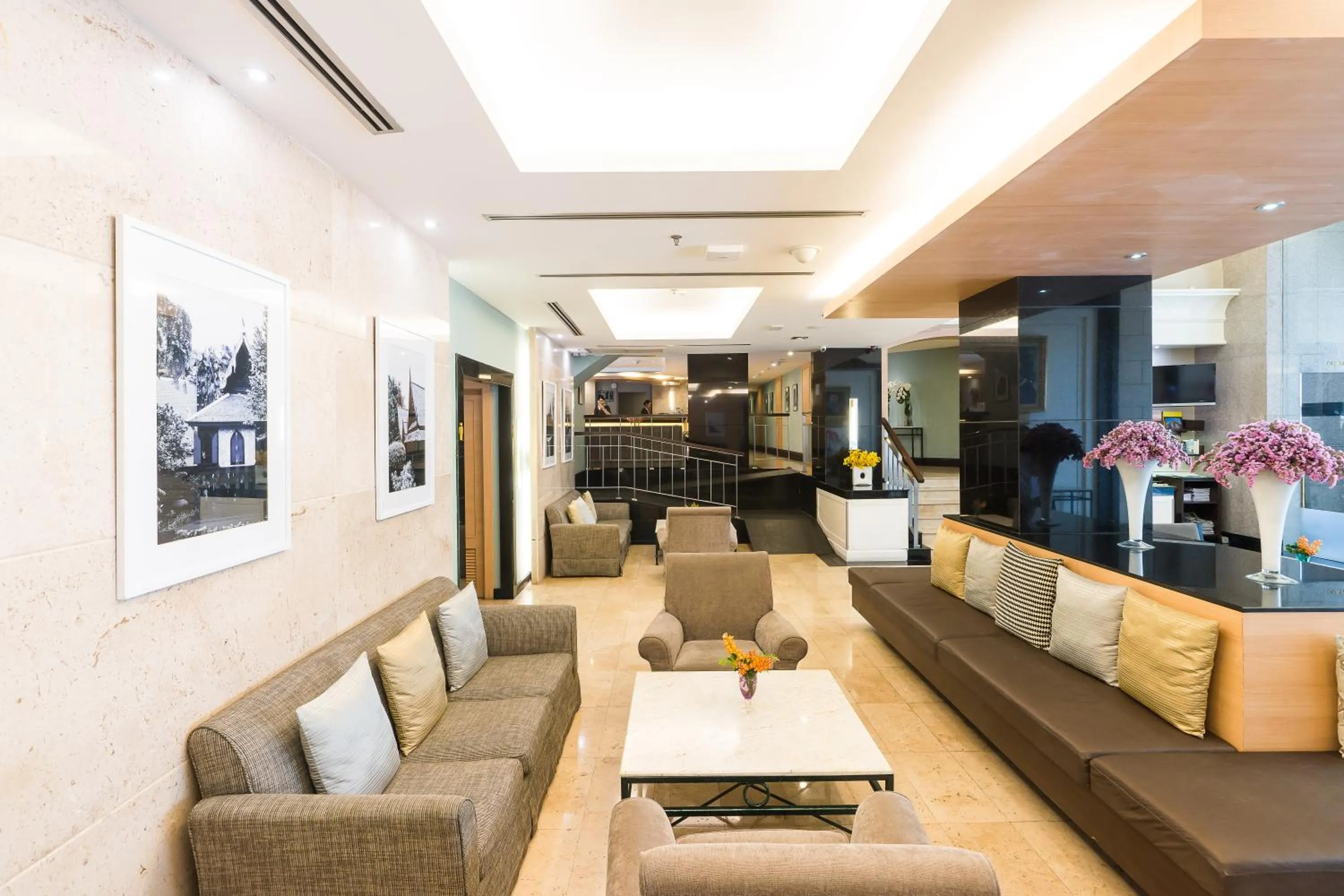 Lobby or reception in Evergreen Place Siam by UHG
