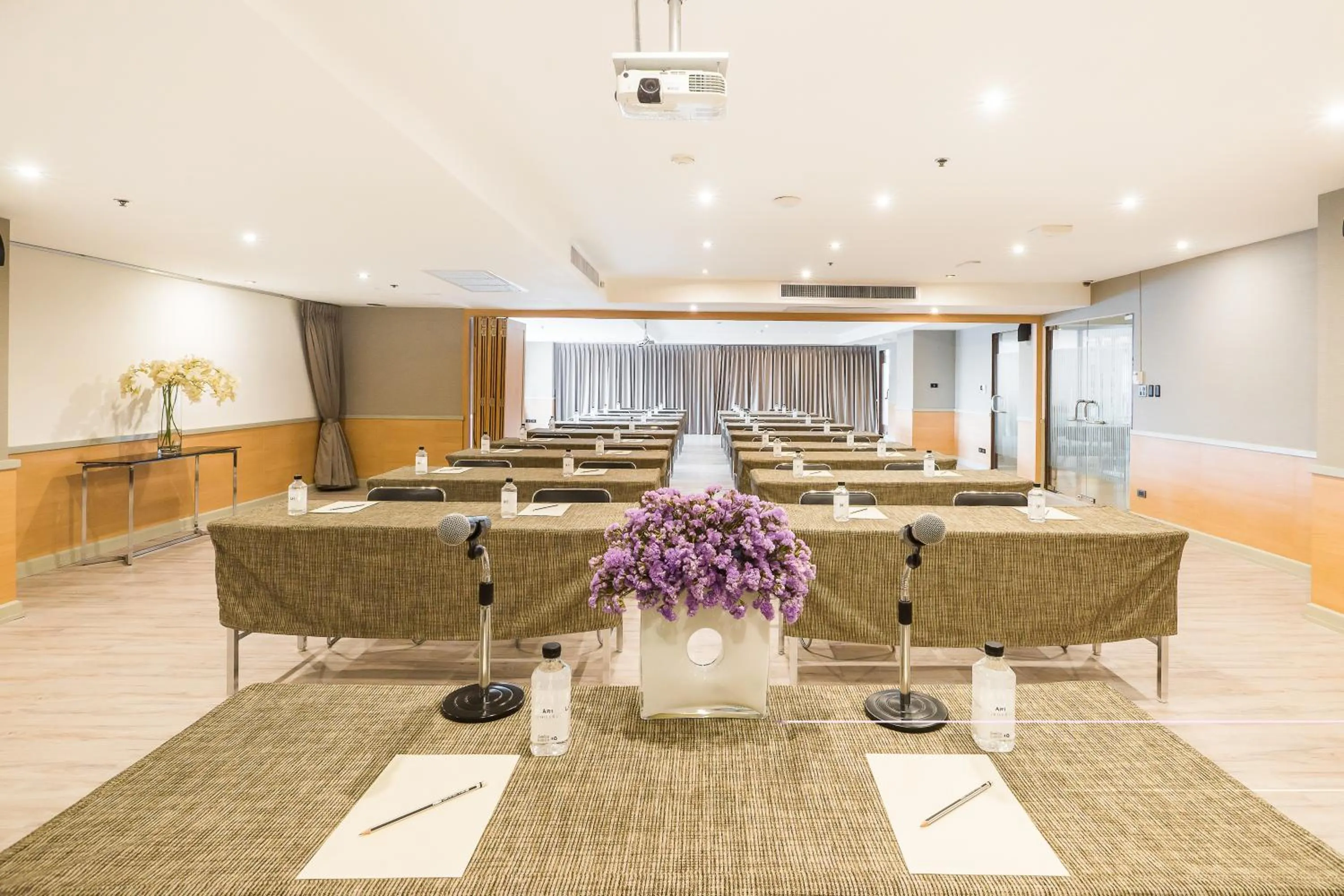 Meeting/conference room in Evergreen Place Siam by UHG