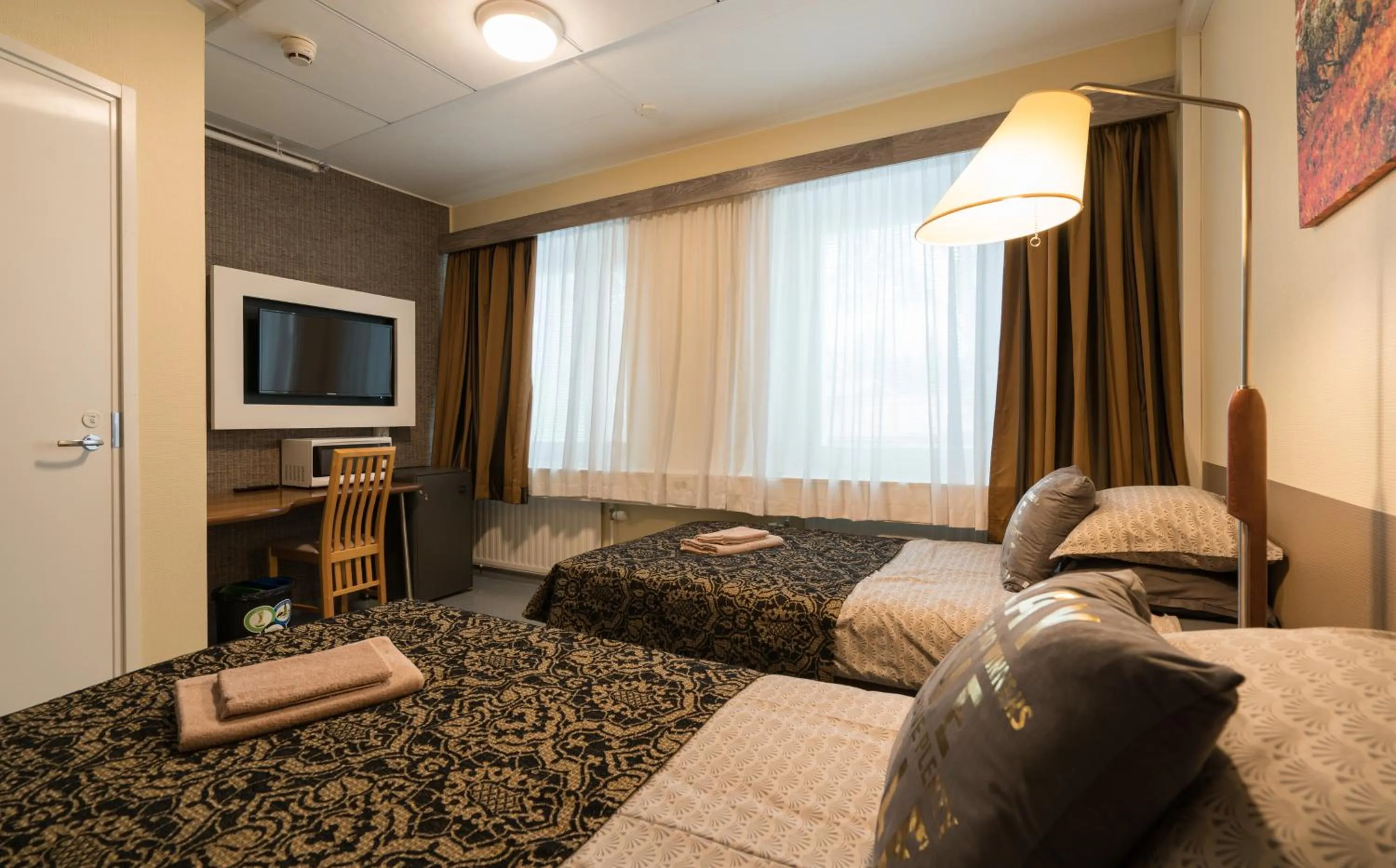 Photo of the whole room, Bed in Gasthaus Patruuna