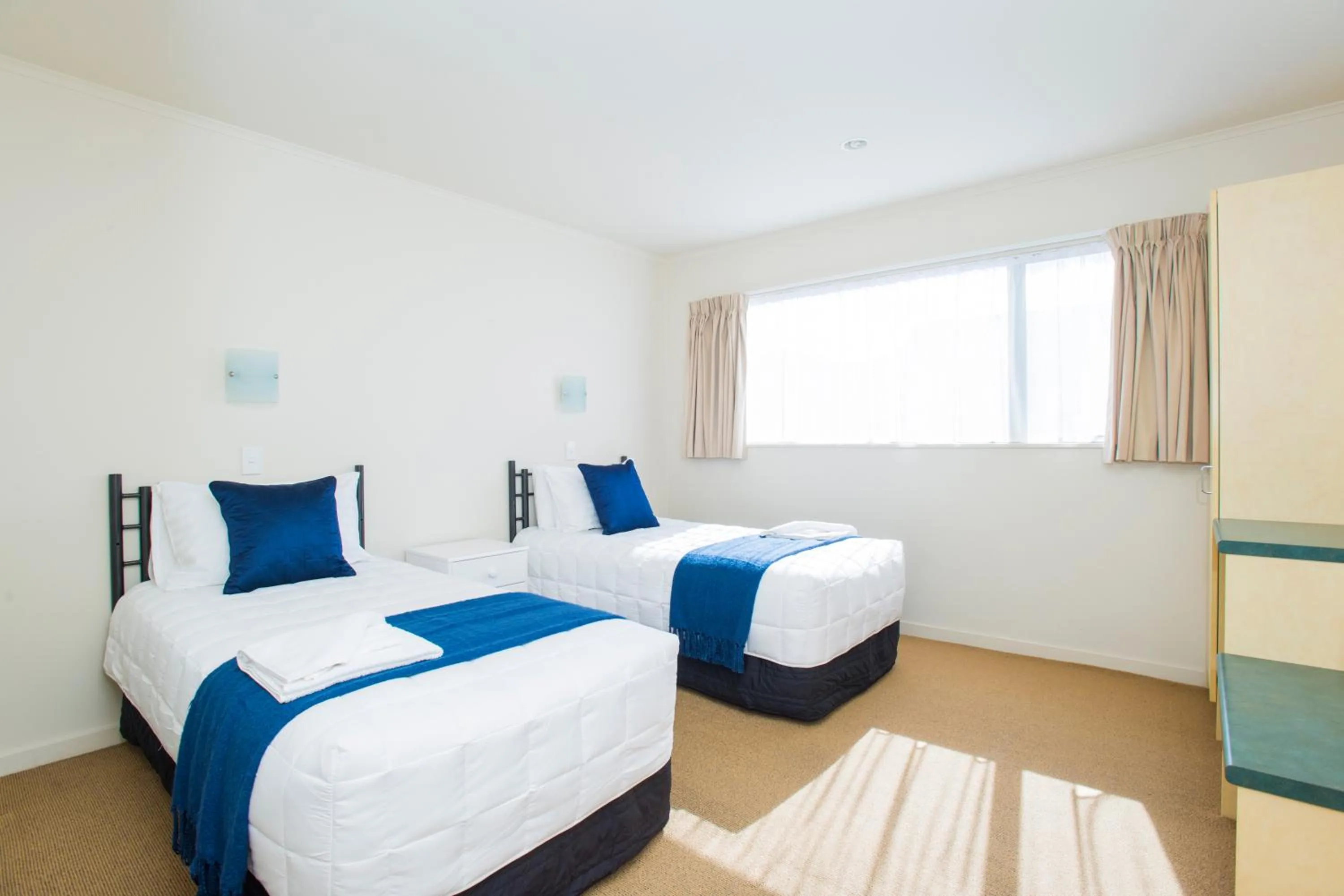 Bedroom, Bed in Alfresco Motor Lodge