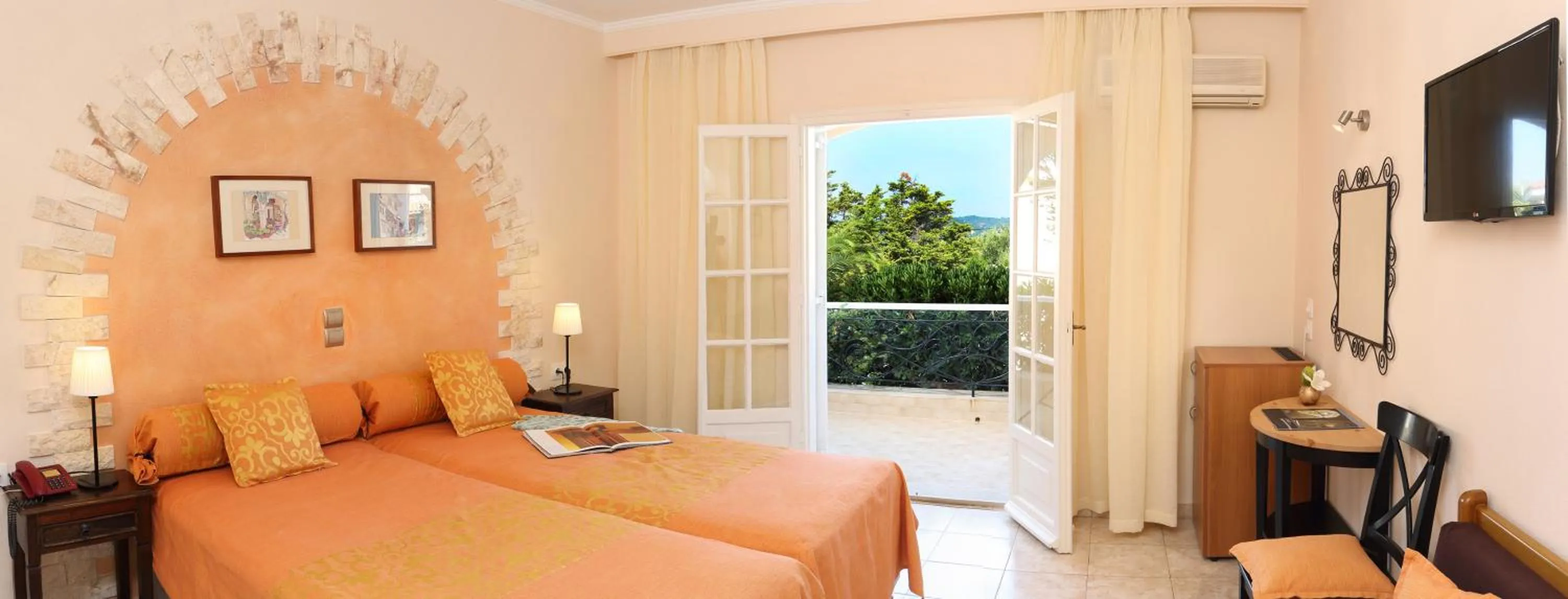 Photo of the whole room, Bed in Nefeli Hotel