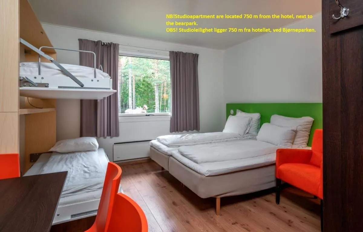 Kitchen or kitchenette, Bed in Thon Hotel Bjørneparken