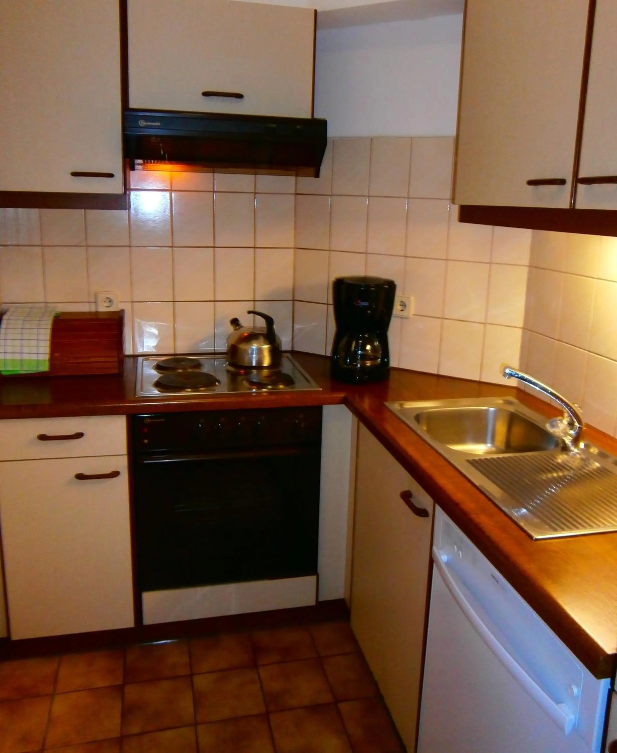 Kitchen or kitchenette in Das Kaltschmid - Familotel Tirol
