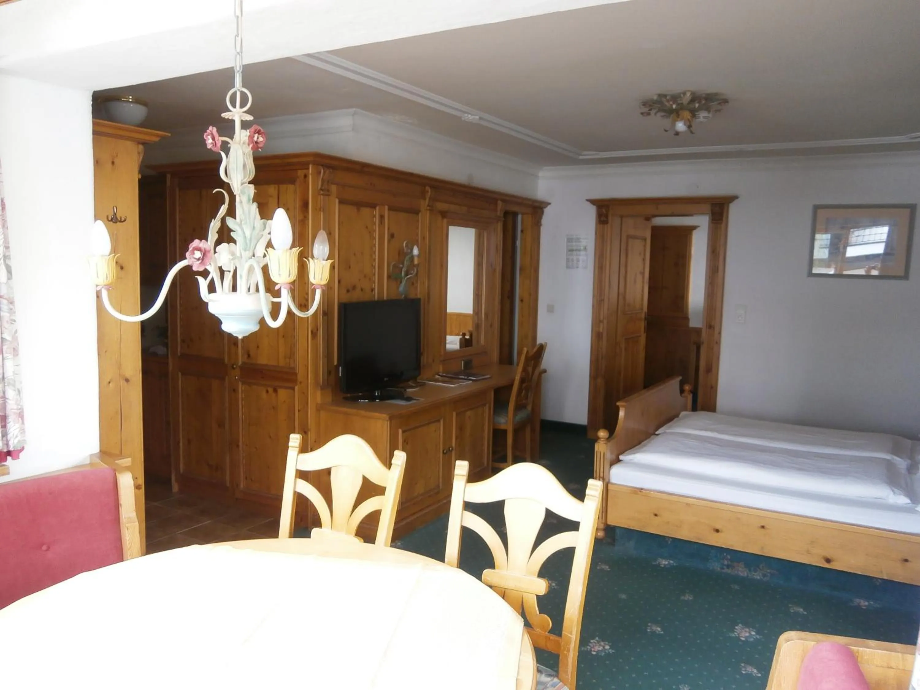 TV and multimedia, Bed in Das Kaltschmid - Familotel Tirol