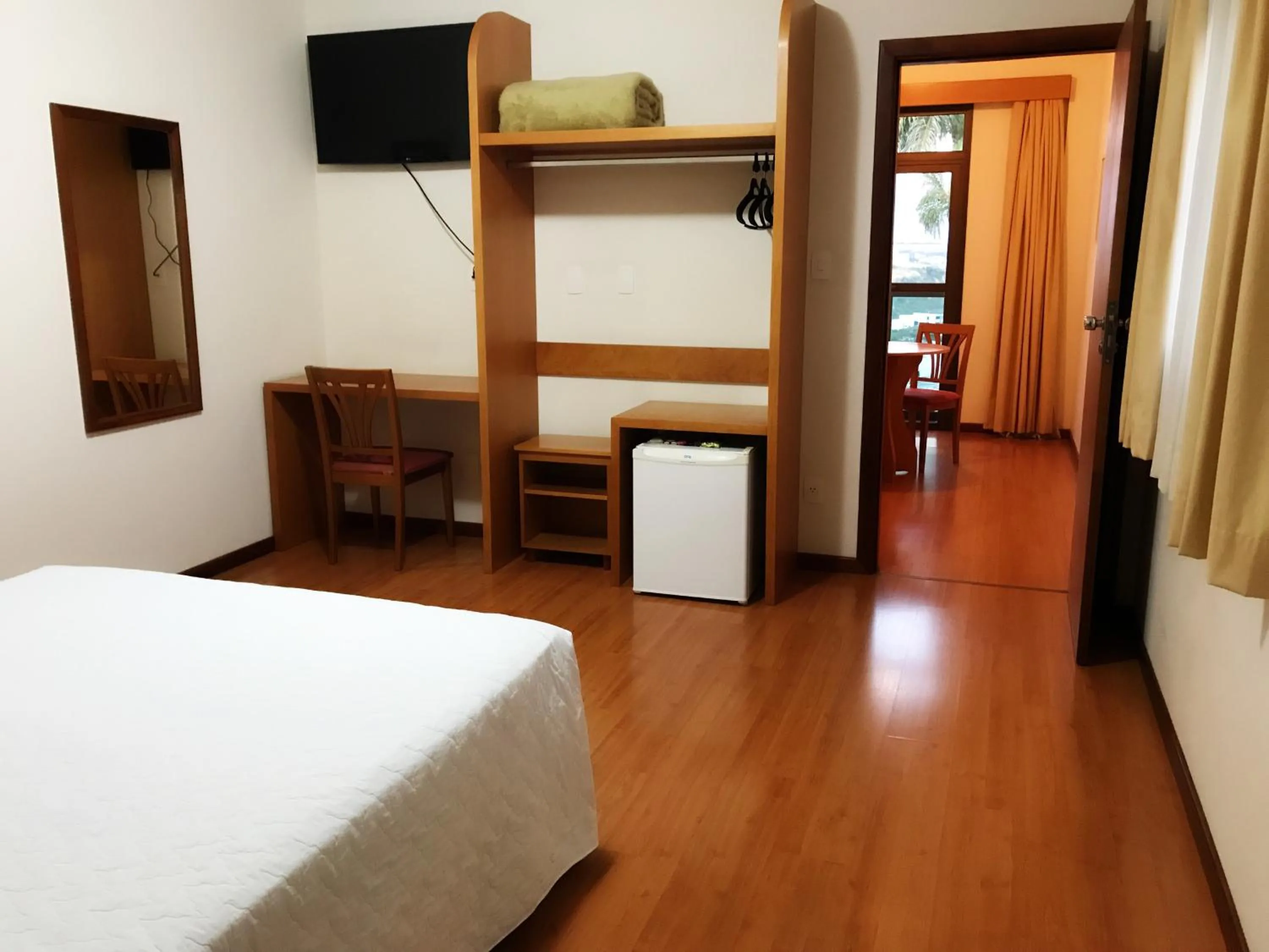 Living room, Bed in Serema Palace Hotel