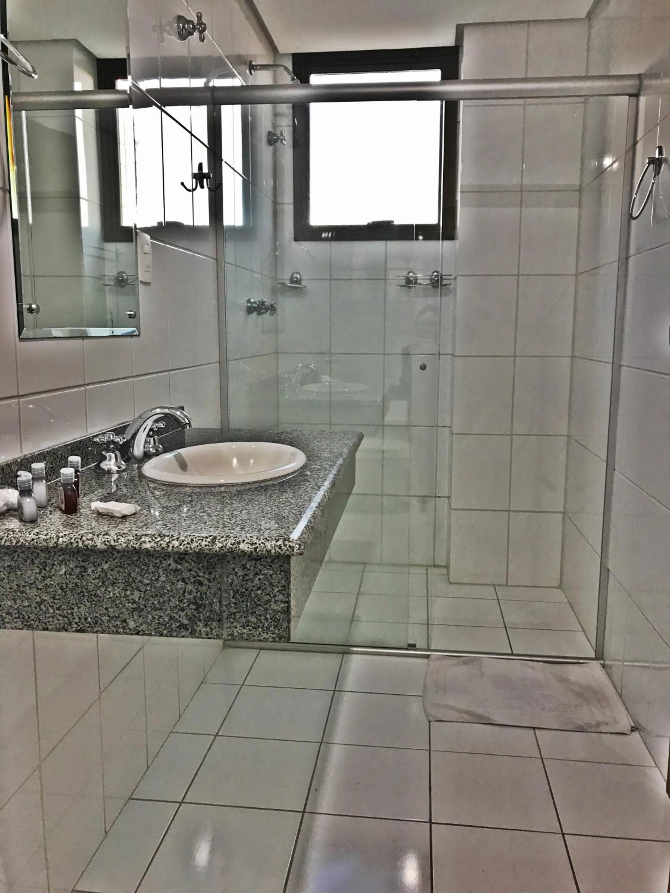 Bathroom in Serema Palace Hotel