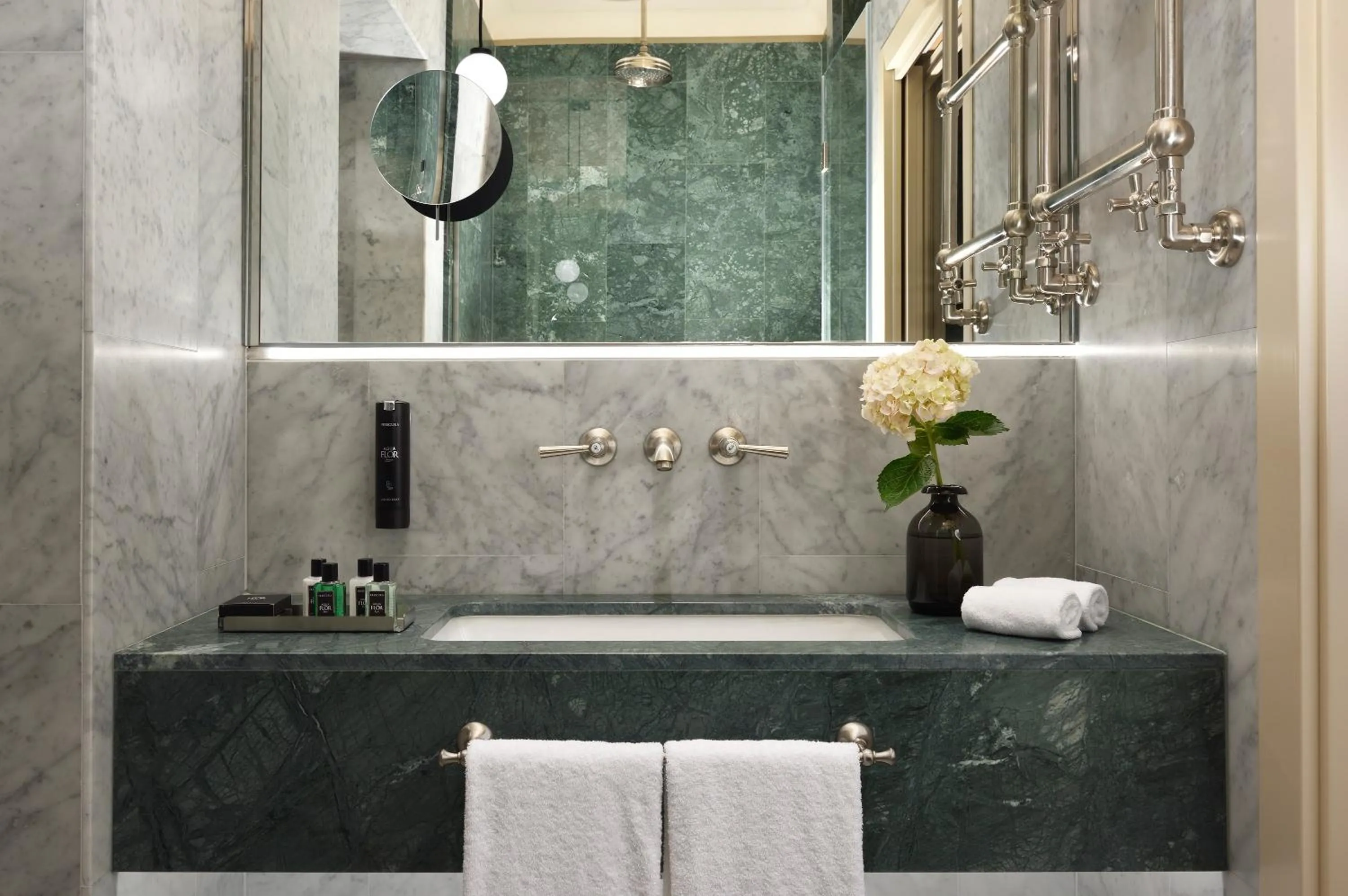 Bathroom in Floren Hotel