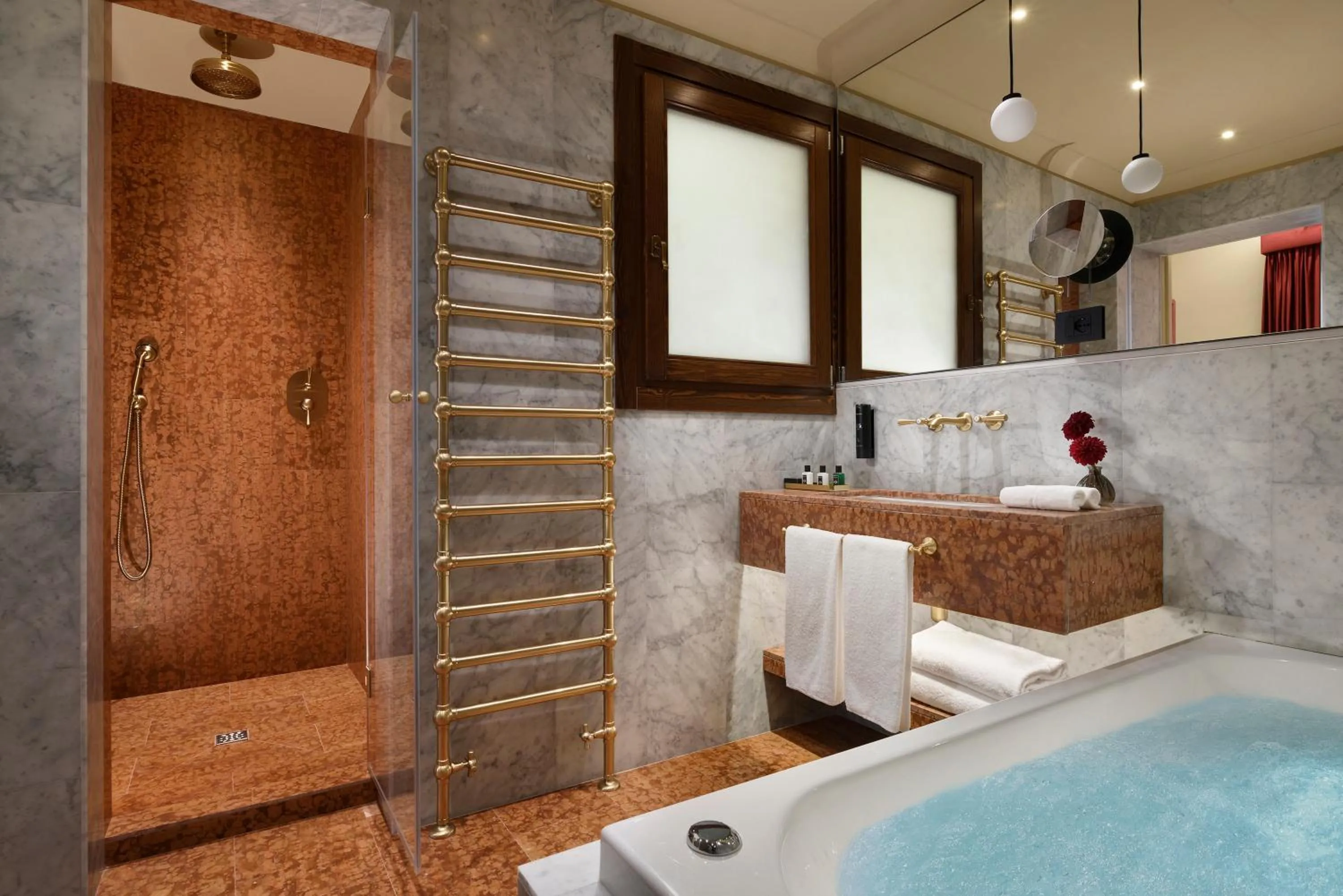 Shower in Floren Hotel