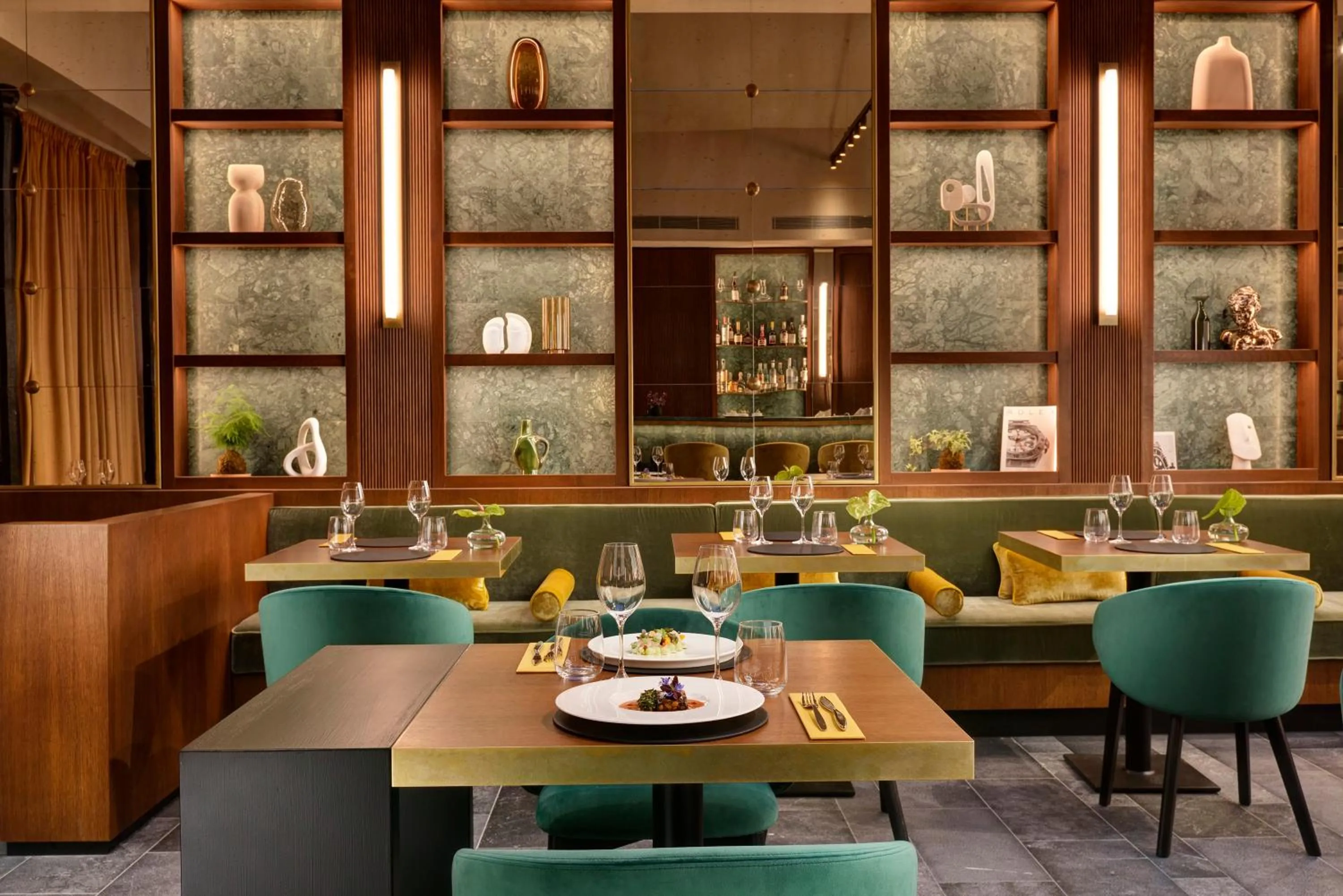 Restaurant/places to eat in Floren Hotel