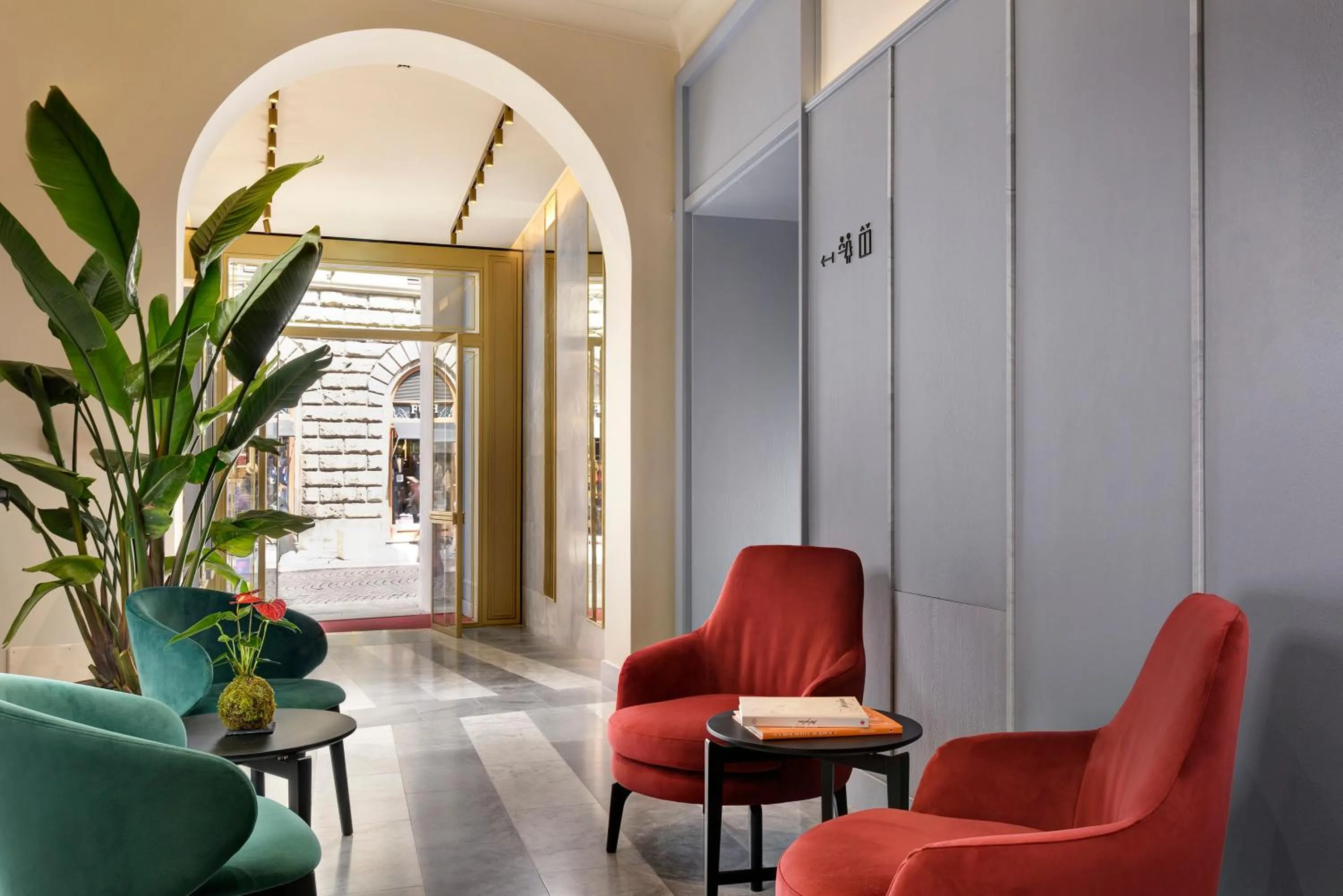 Facade/entrance in Floren Hotel