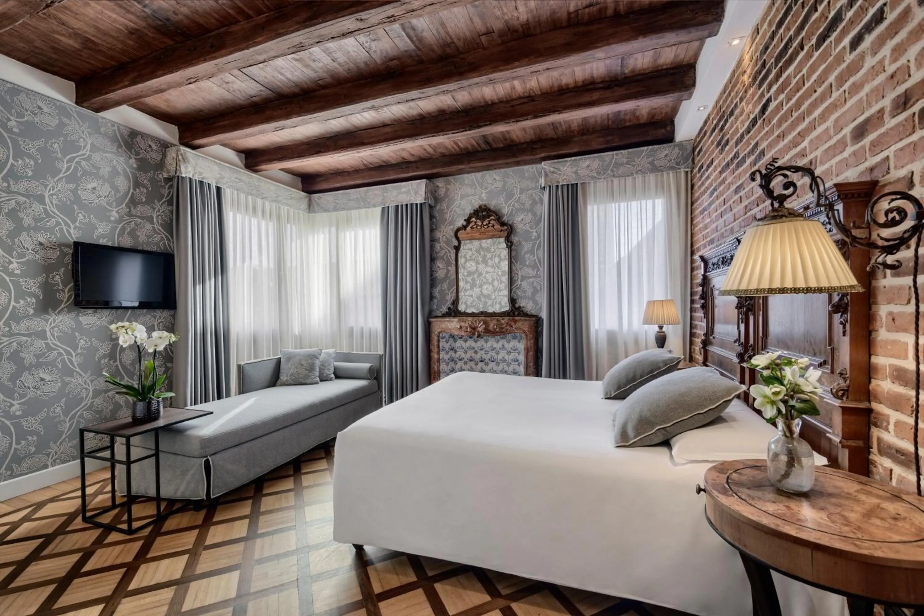 Photo of the whole room, Bed in B&B Bloom Settimo Cielo