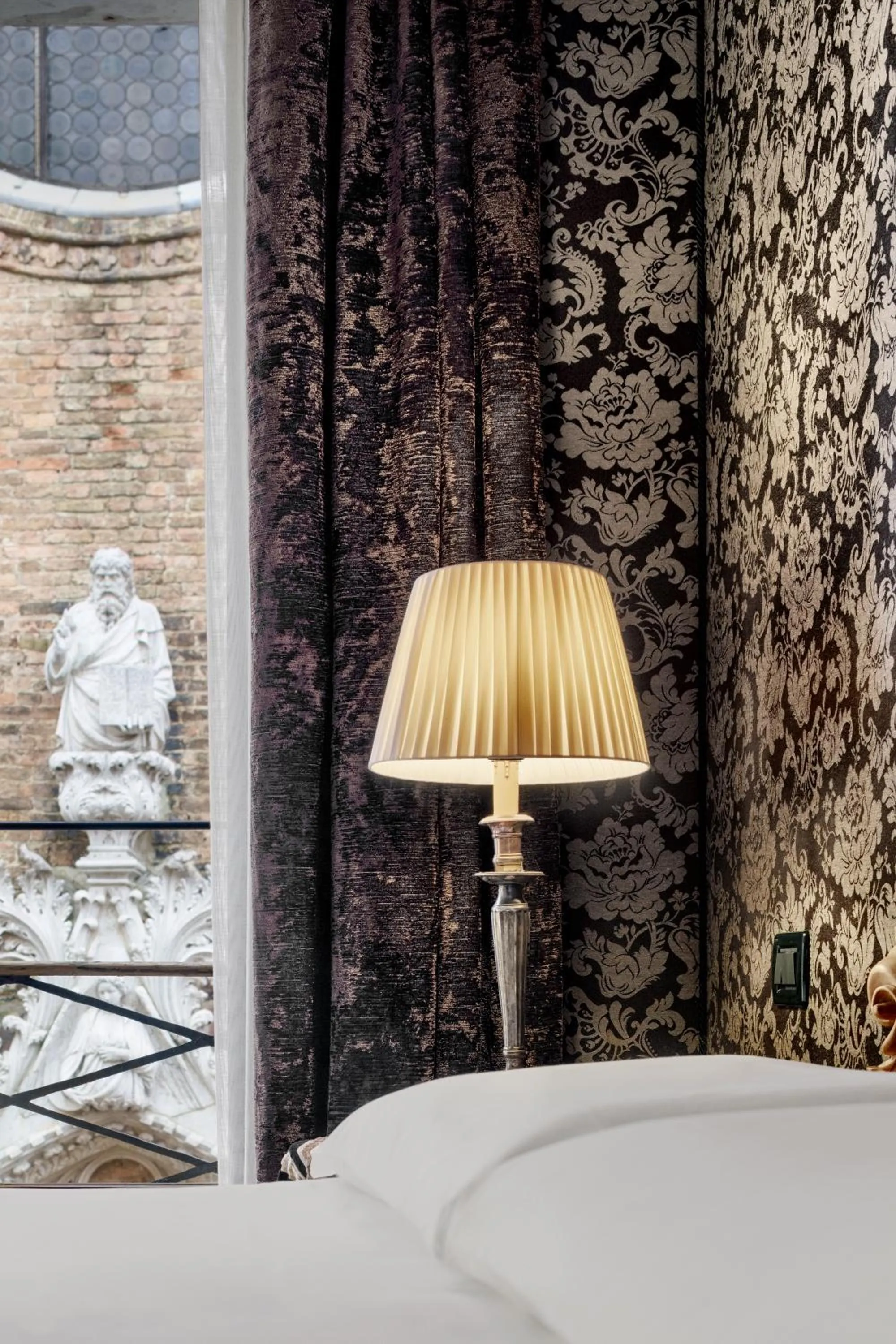 Decorative detail, Bed in B&B Bloom Settimo Cielo