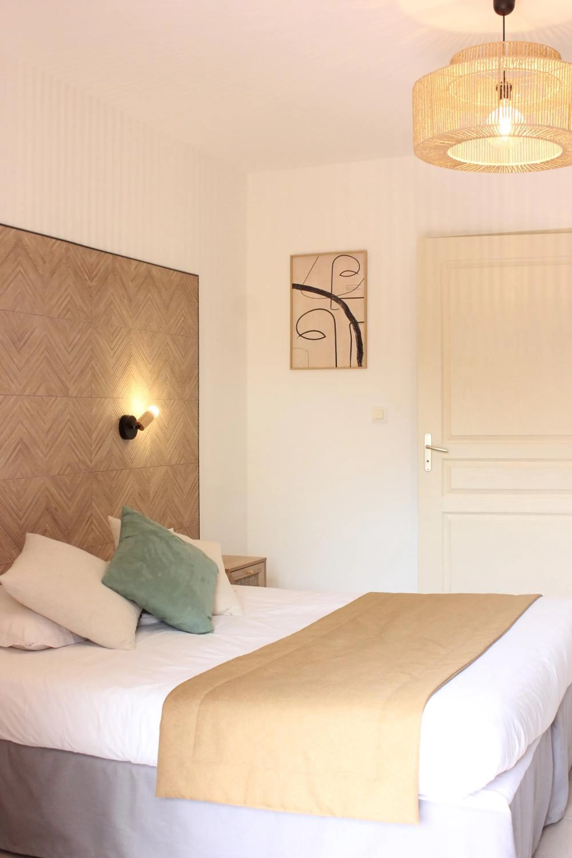 Bed in The Originals City, Hôtel Côté Sud, Marseille Est