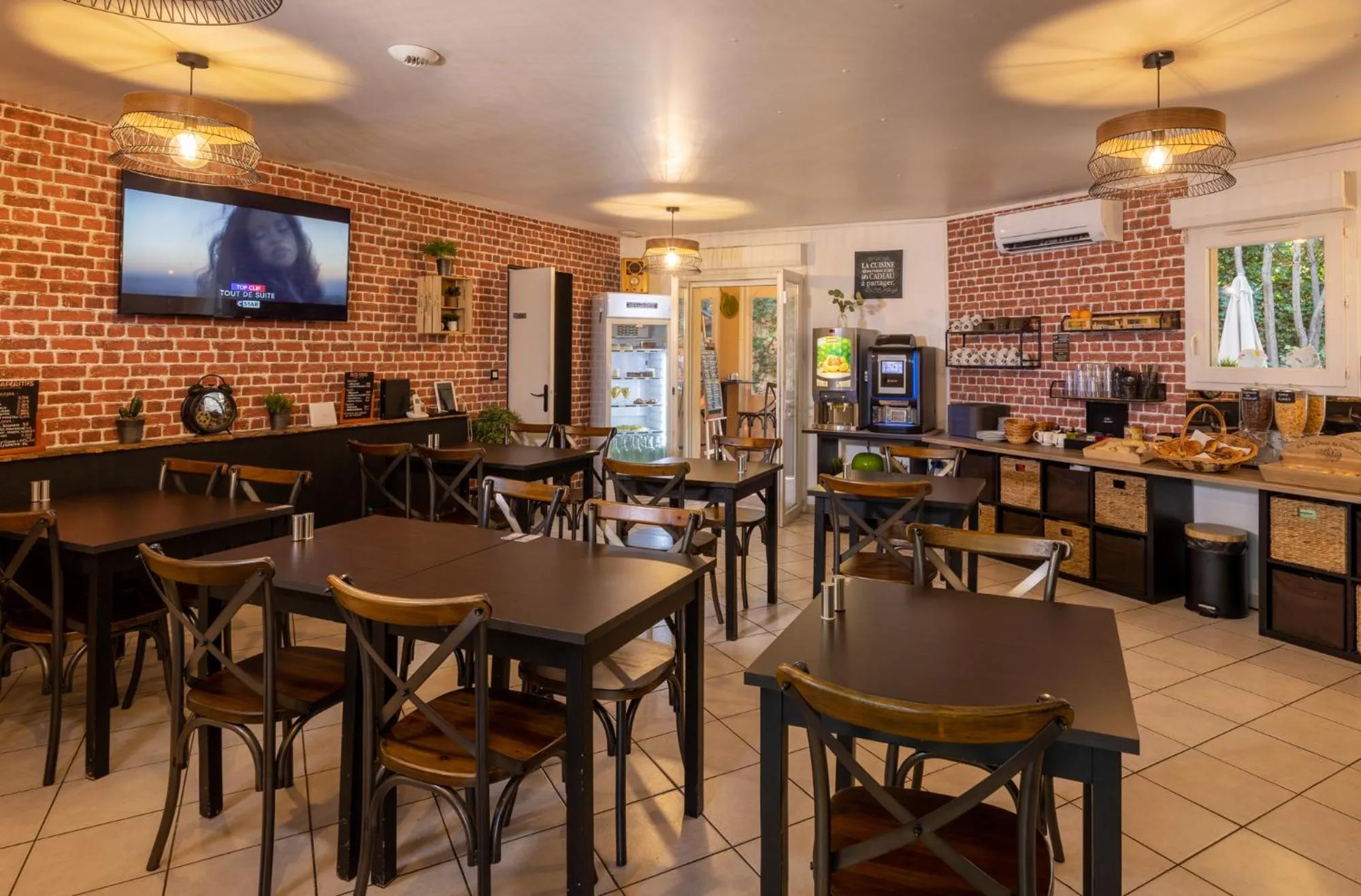 Restaurant/places to eat in The Originals City, Hôtel Côté Sud, Marseille Est