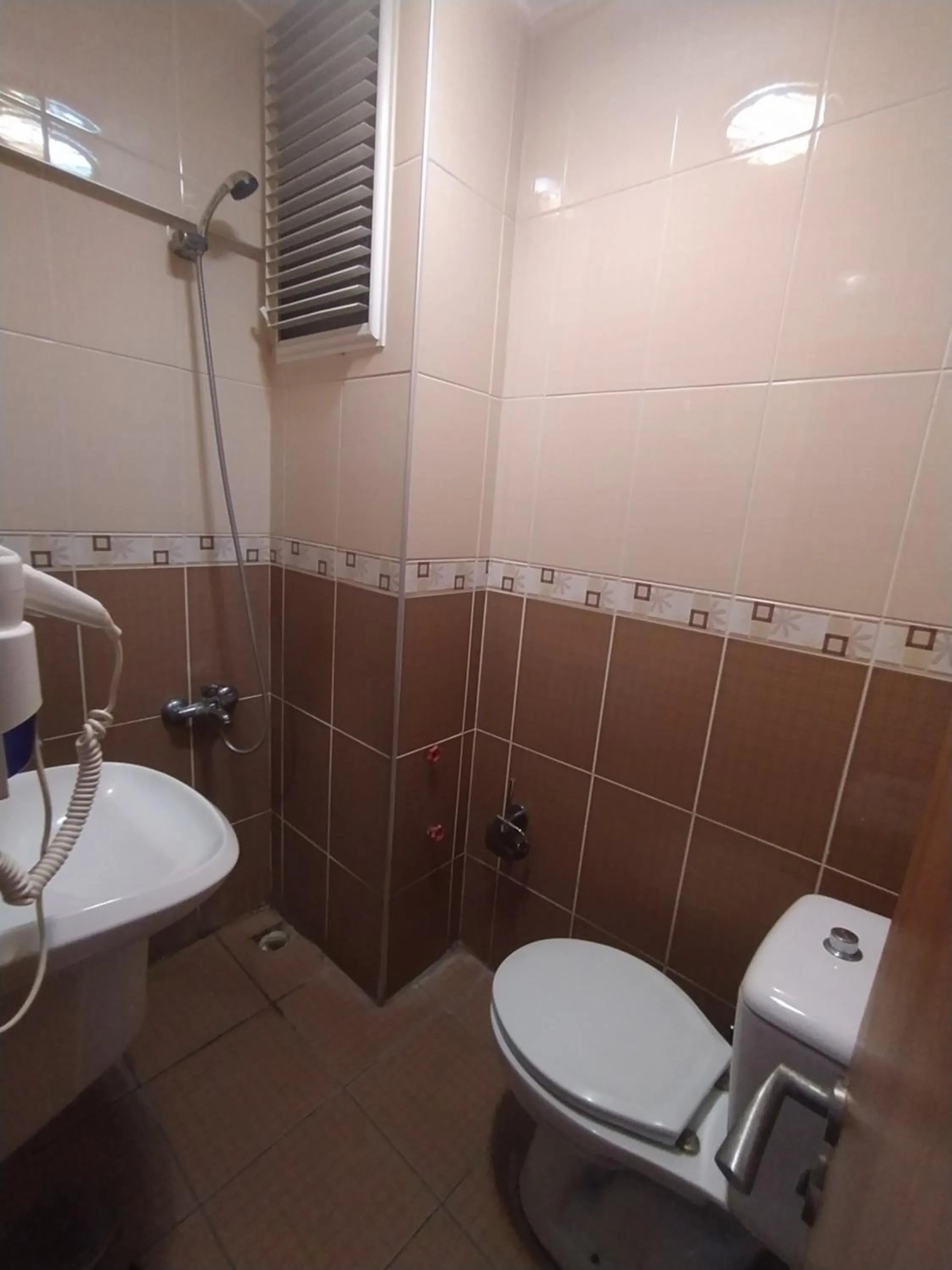 Bathroom in Samil Hotel