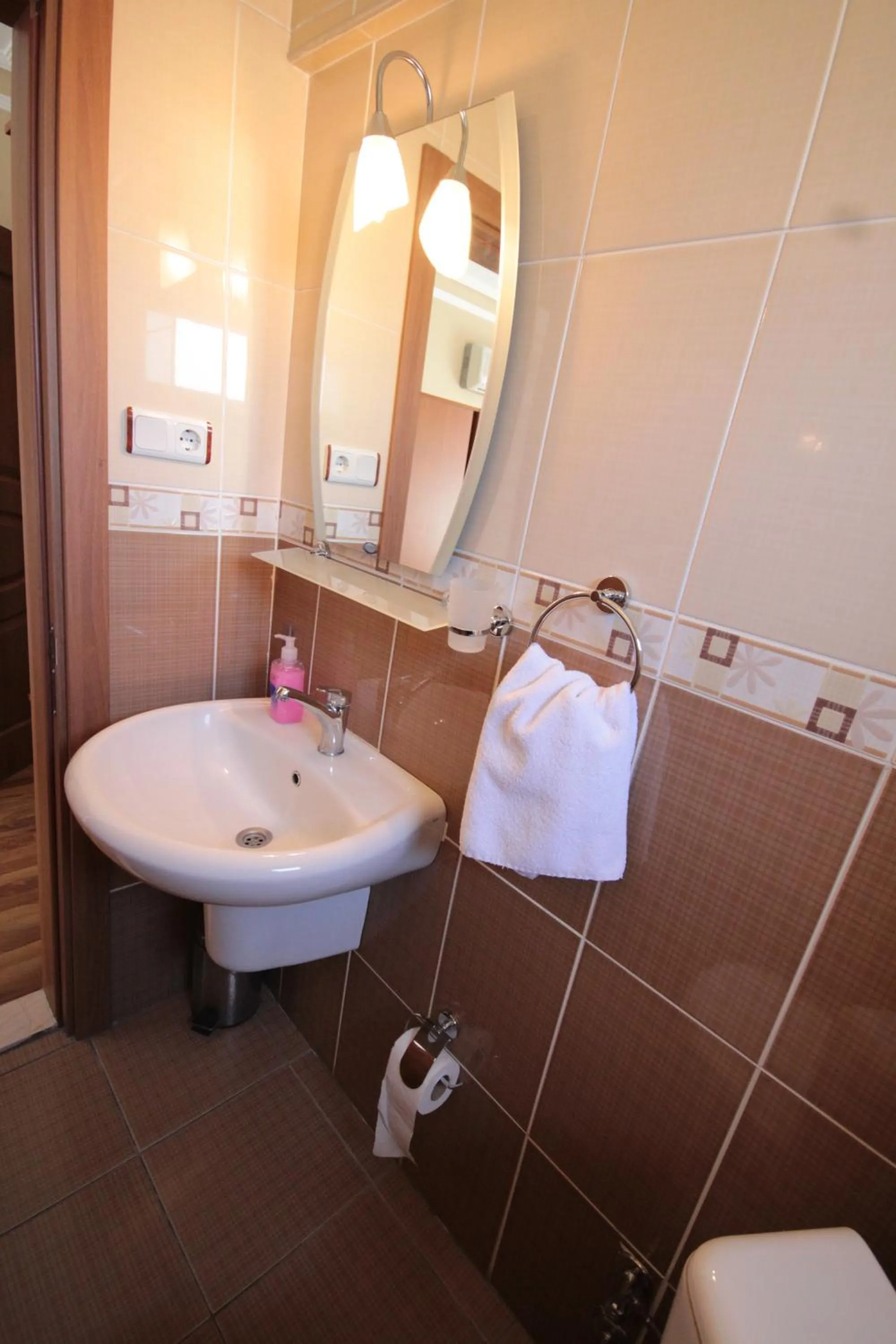 Bathroom in Samil Hotel