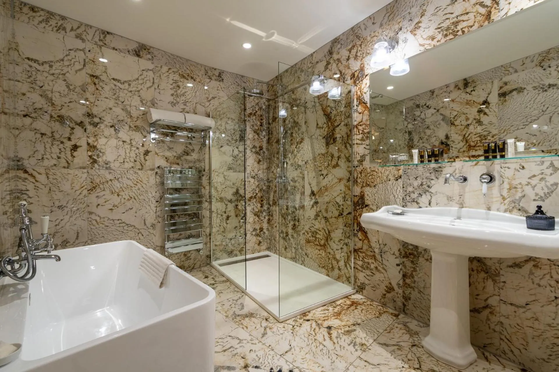 Bathroom in Hôtel Demeure Loredana