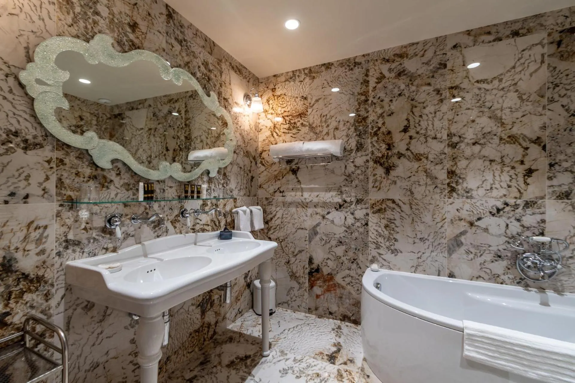 Bathroom in Hôtel Demeure Loredana