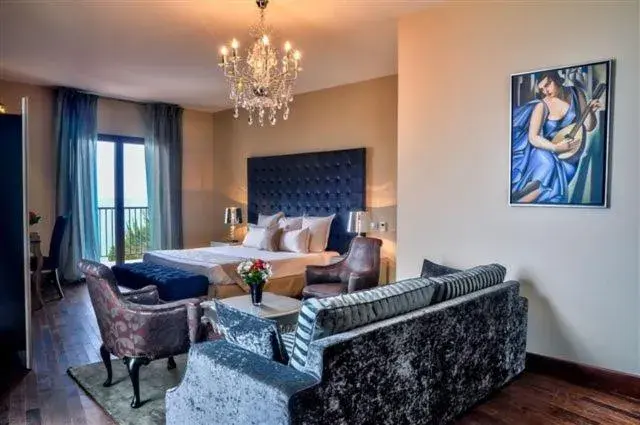 Junior Suite Master with Sea View and Balcony or Terrace in Hôtel Demeure Loredana Junior Suite Master with Sea View and Balcony or Terrace in Hôtel Demeure Loredana